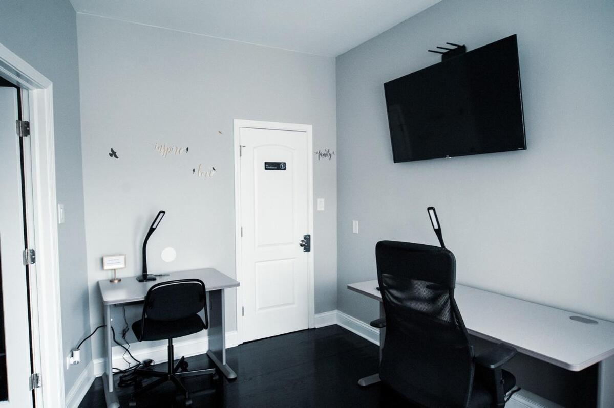 Apartment 7 Star The Malia Oasis 3br 1 Half Bath Office Space Chicago