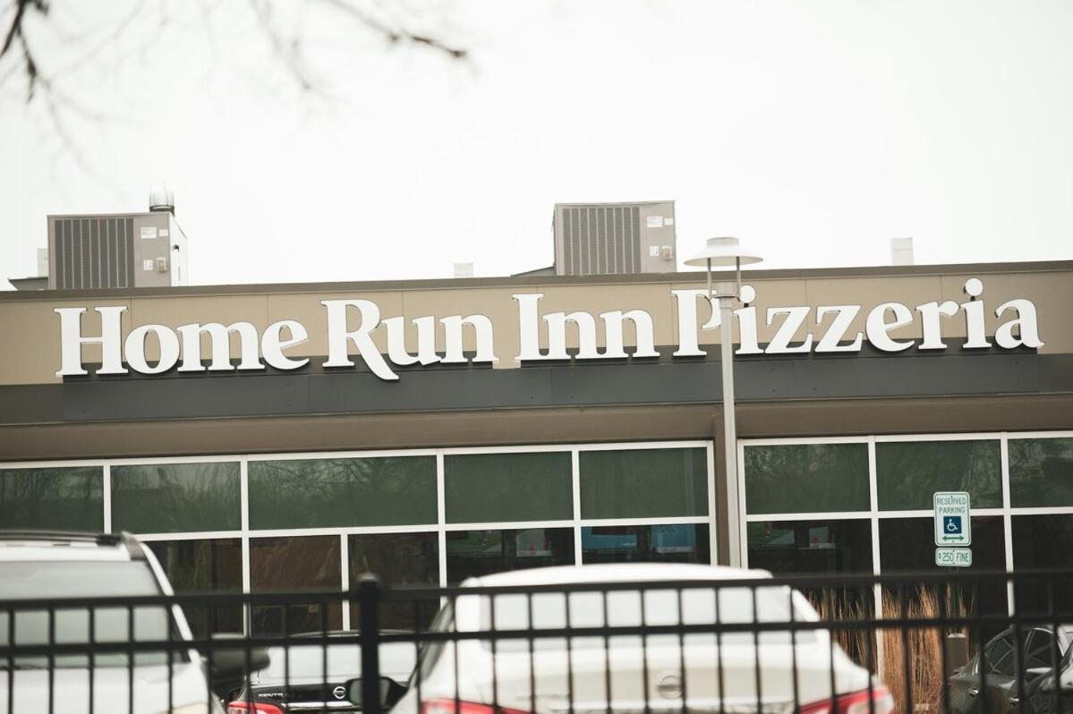 7 Star The Malia Oasis 3br 1 Half Bath Office Space Apartment Chicago