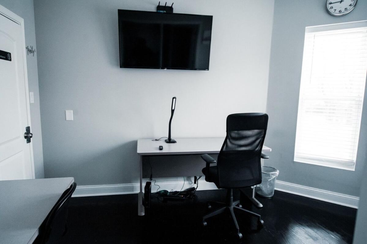 7 Star The Malia Oasis 3br 1 Half Bath Office Space Apartment *