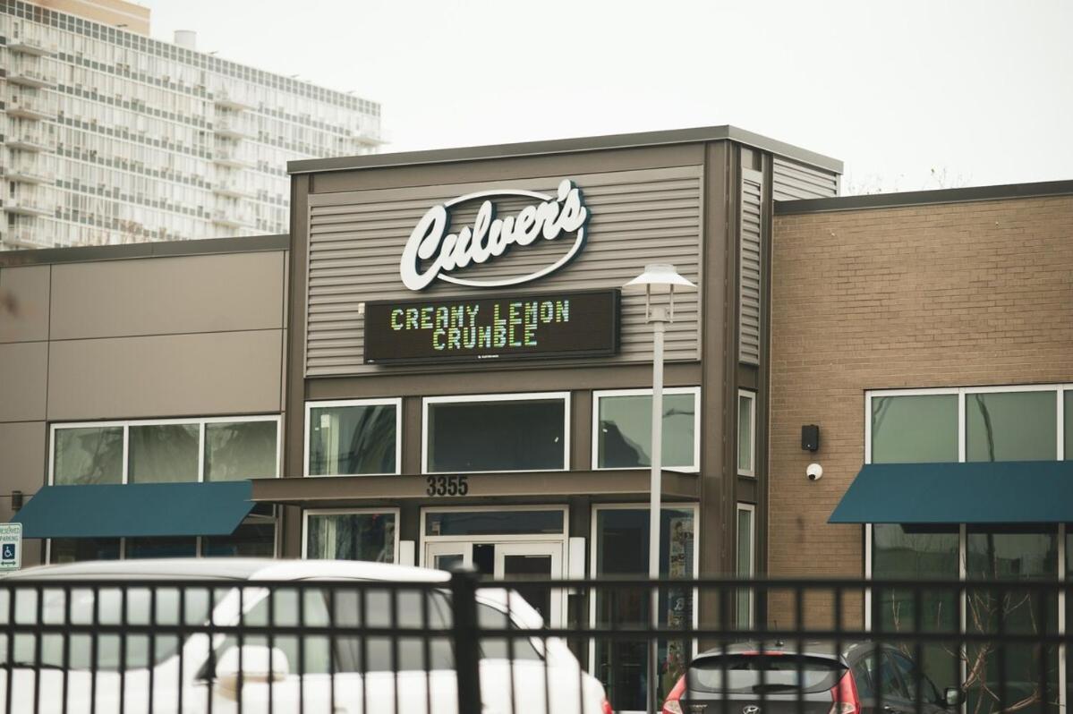 Apartment 7 Star The Malia Oasis 3br 1 Half Bath Office Space Chicago