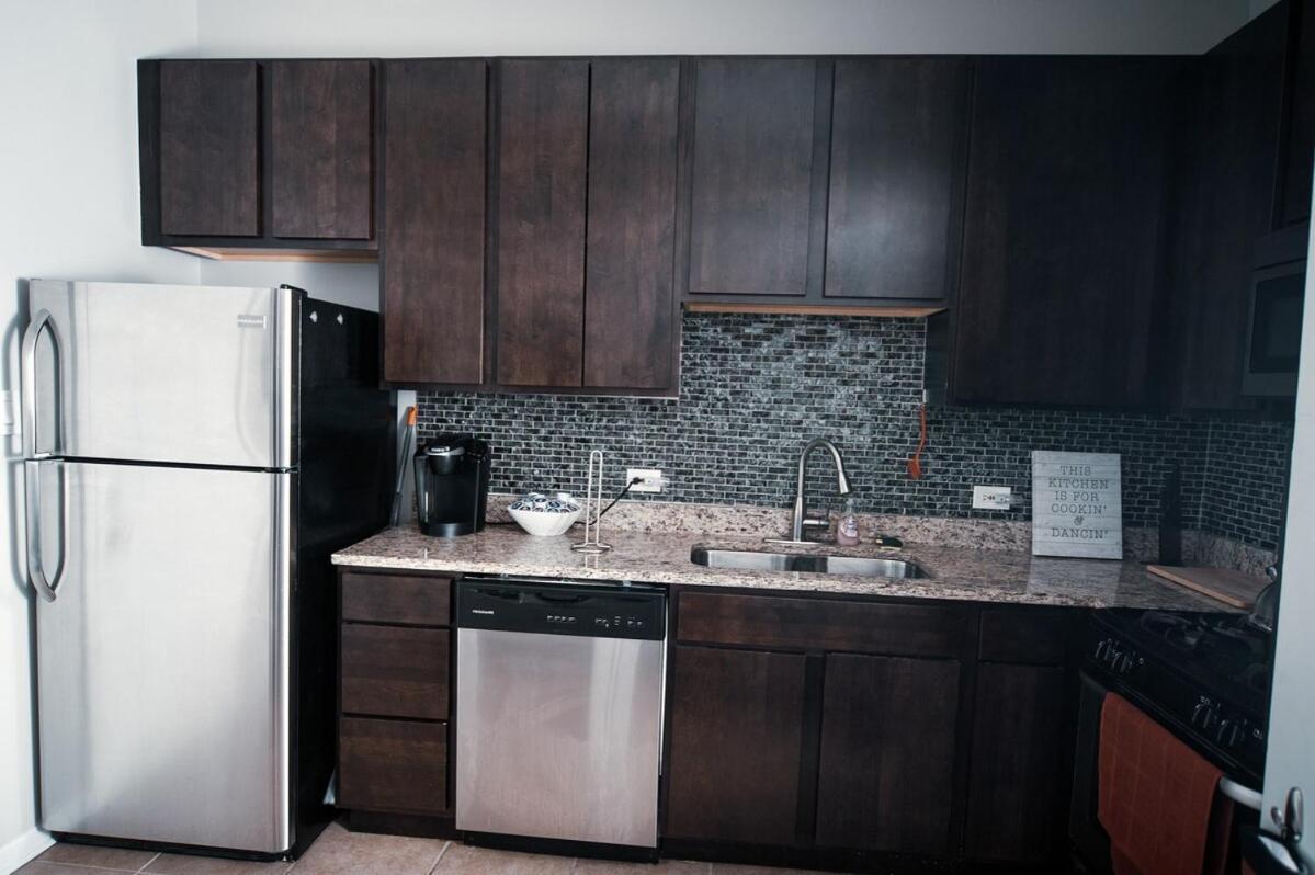 7 Star The Malia Oasis 3br 1 Half Bath Office Space Chicago