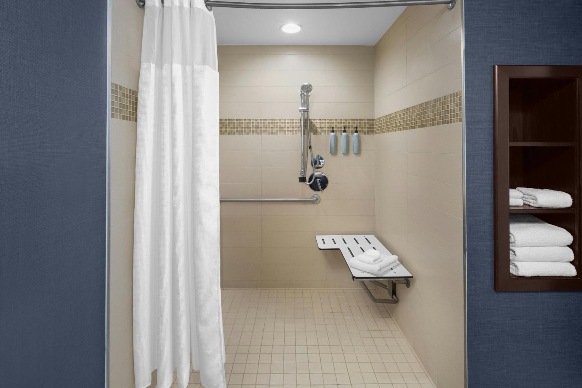 By Marriott Downtown/loop 3*