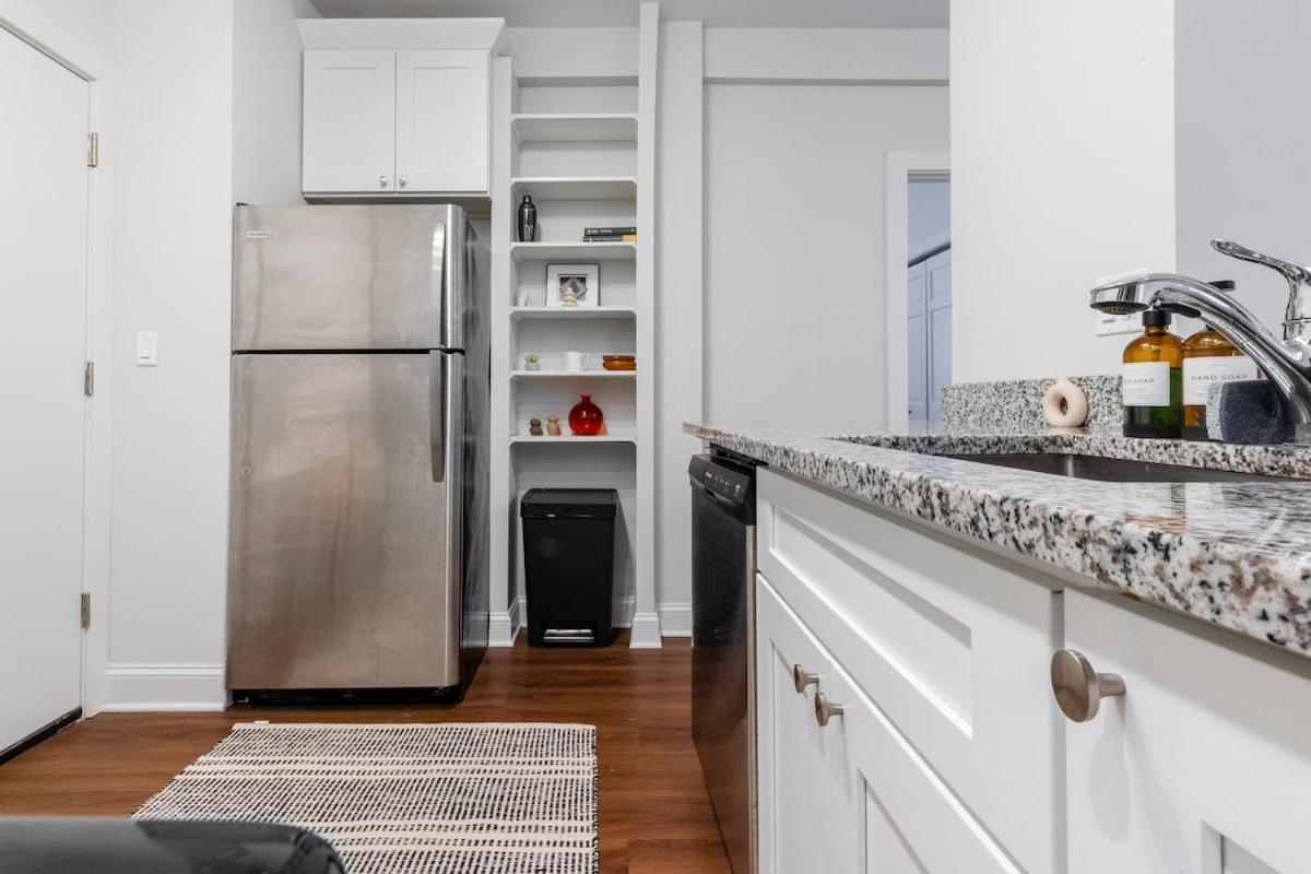 Apartment Modern In Trendy Avondale Neighborhood With Free Parking *