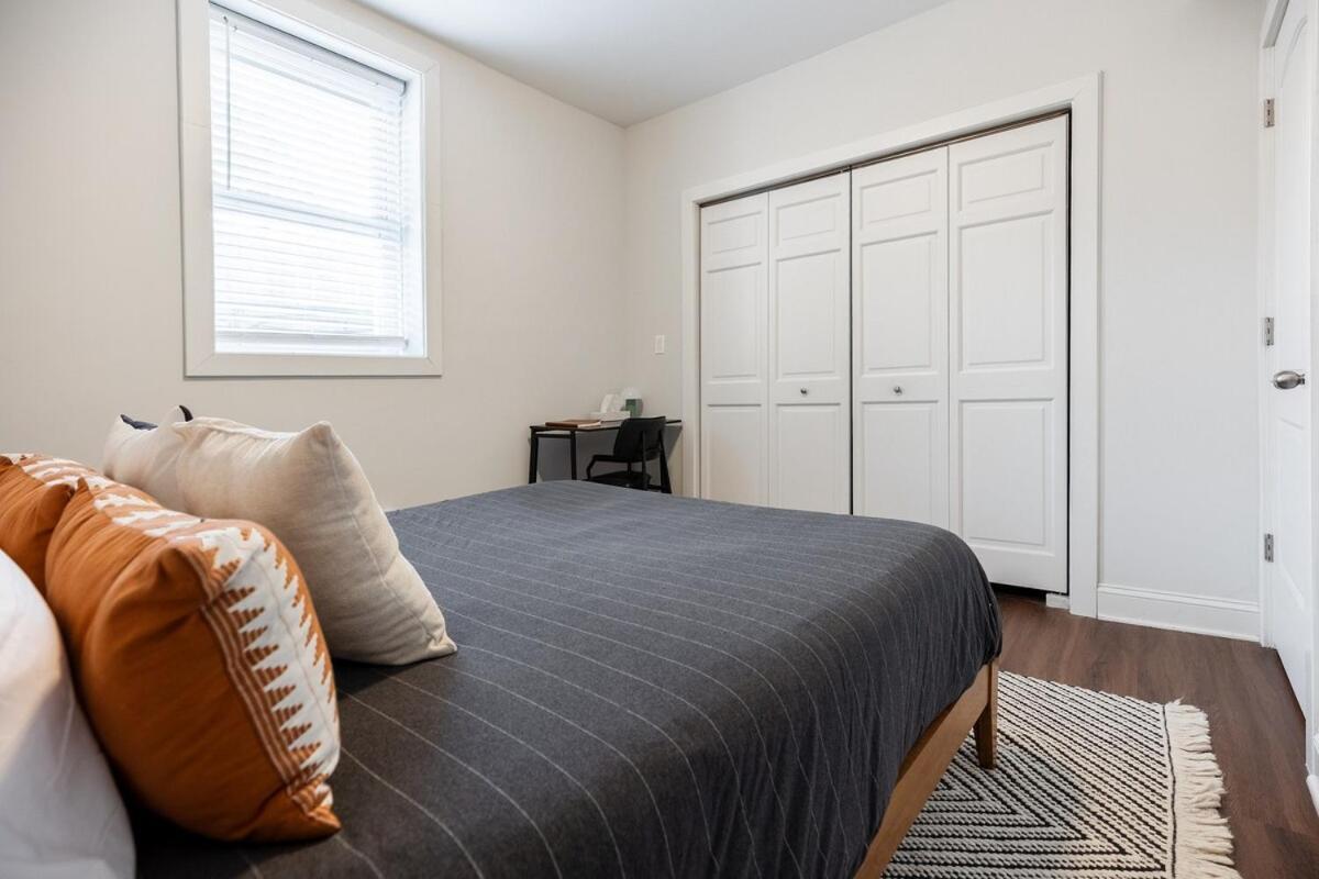Modern In Trendy Avondale Neighborhood With Free Parking Apartment Chicago