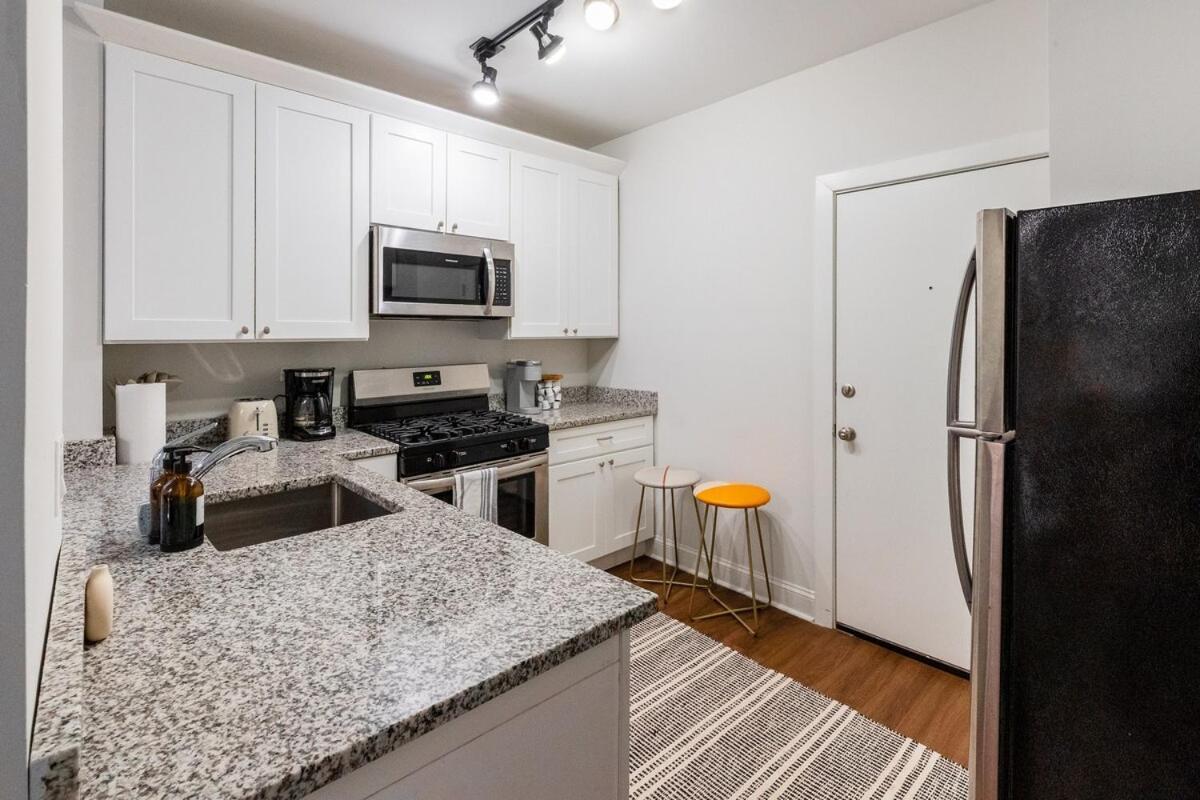 Modern In Trendy Avondale Neighborhood With Free Parking Apartment
