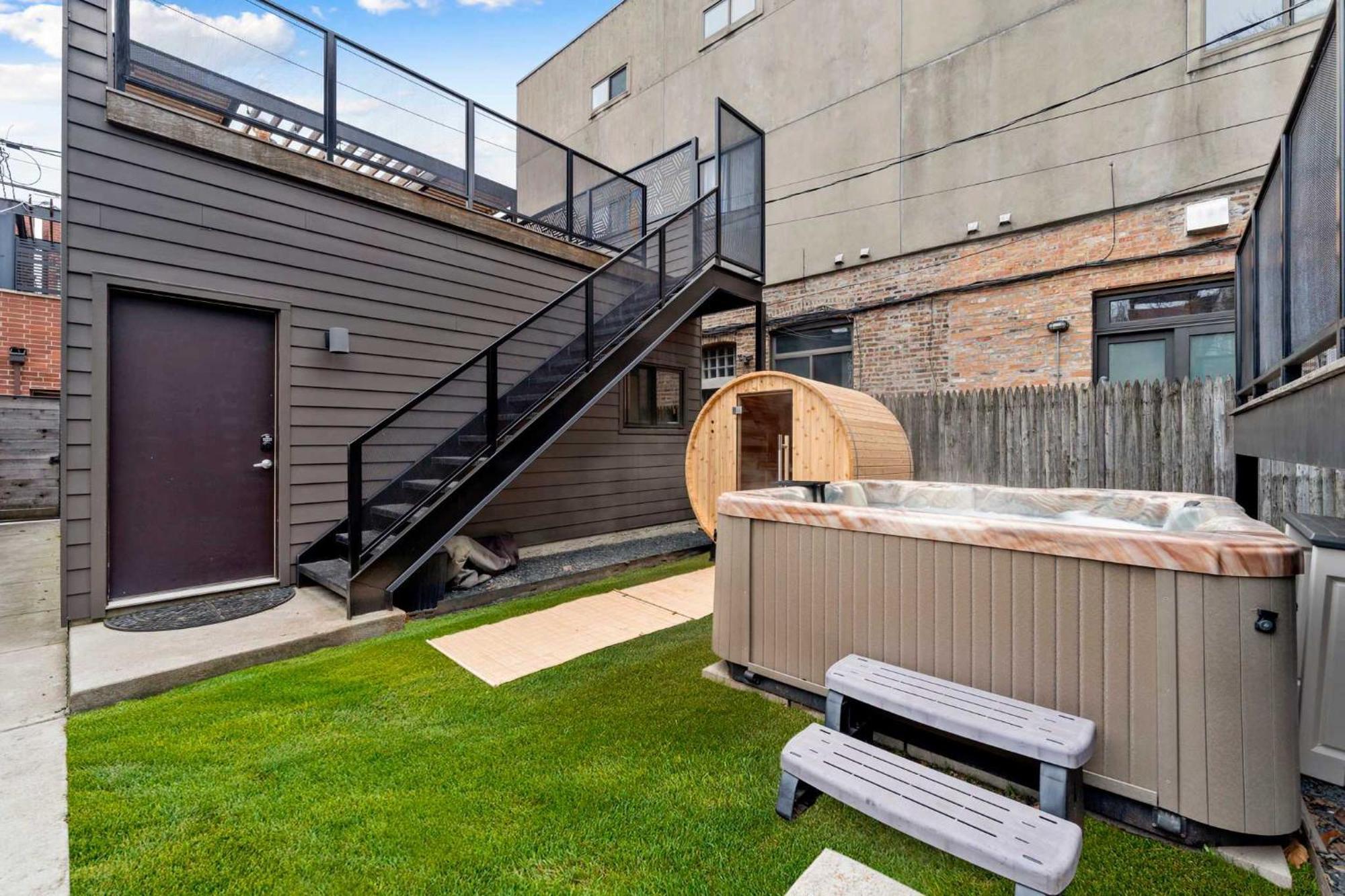 Hébergement de vacances Stunning 5br In Heart Of With 2 Rooftops *
