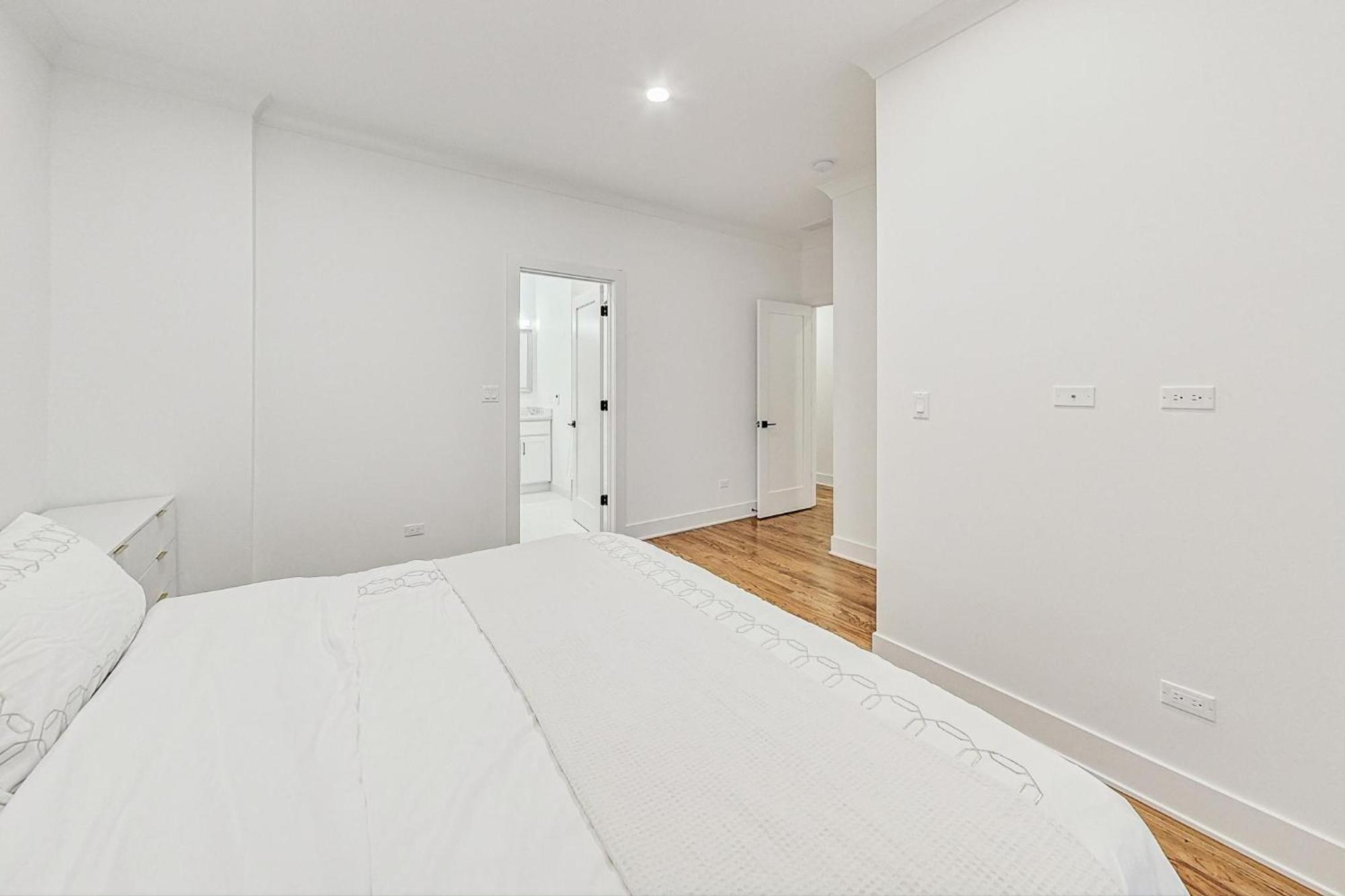 Luxurious Lincoln Park With Gourmet Kitchen Apartment Chicago