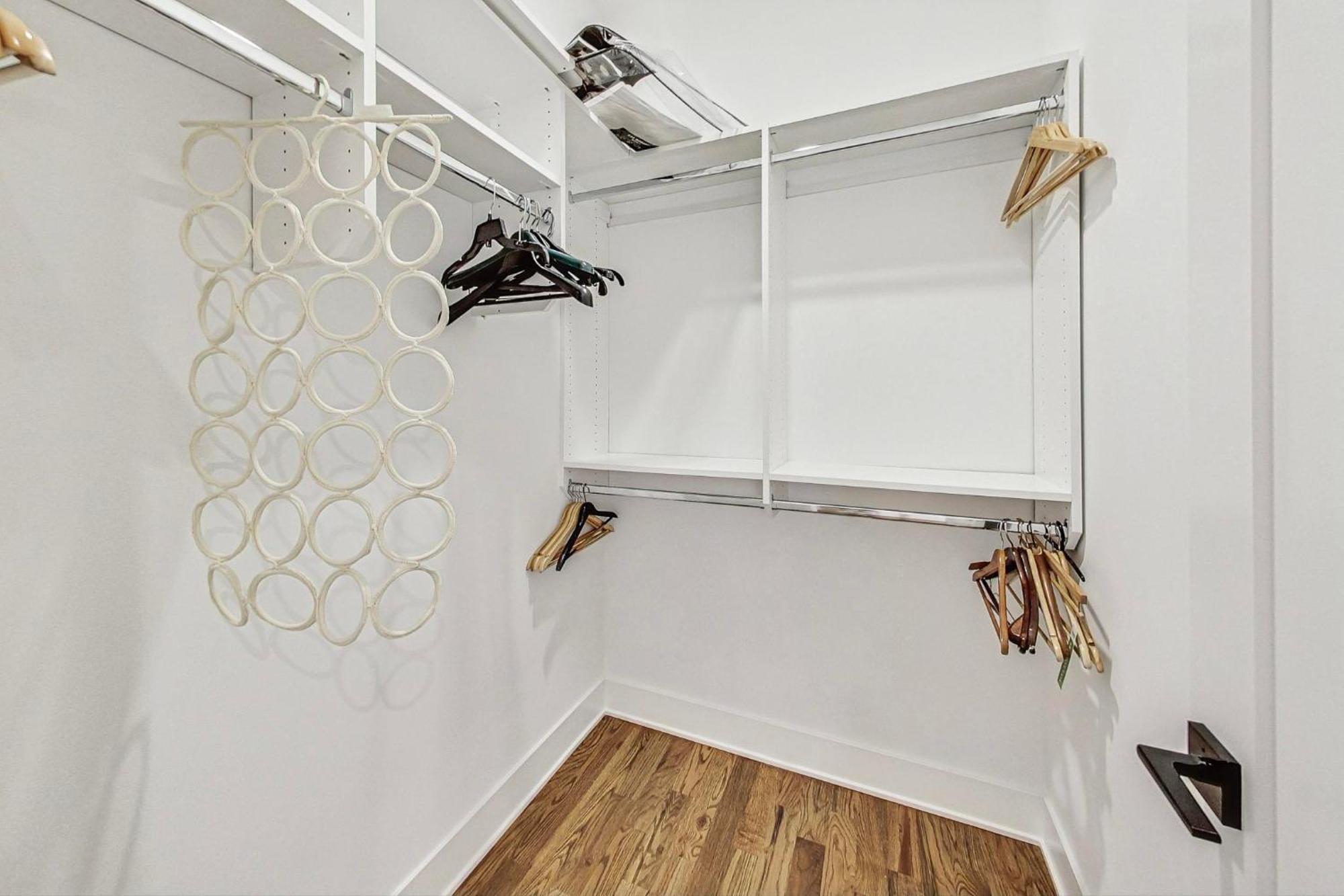 Luxurious Lincoln Park With Gourmet Kitchen Apartment