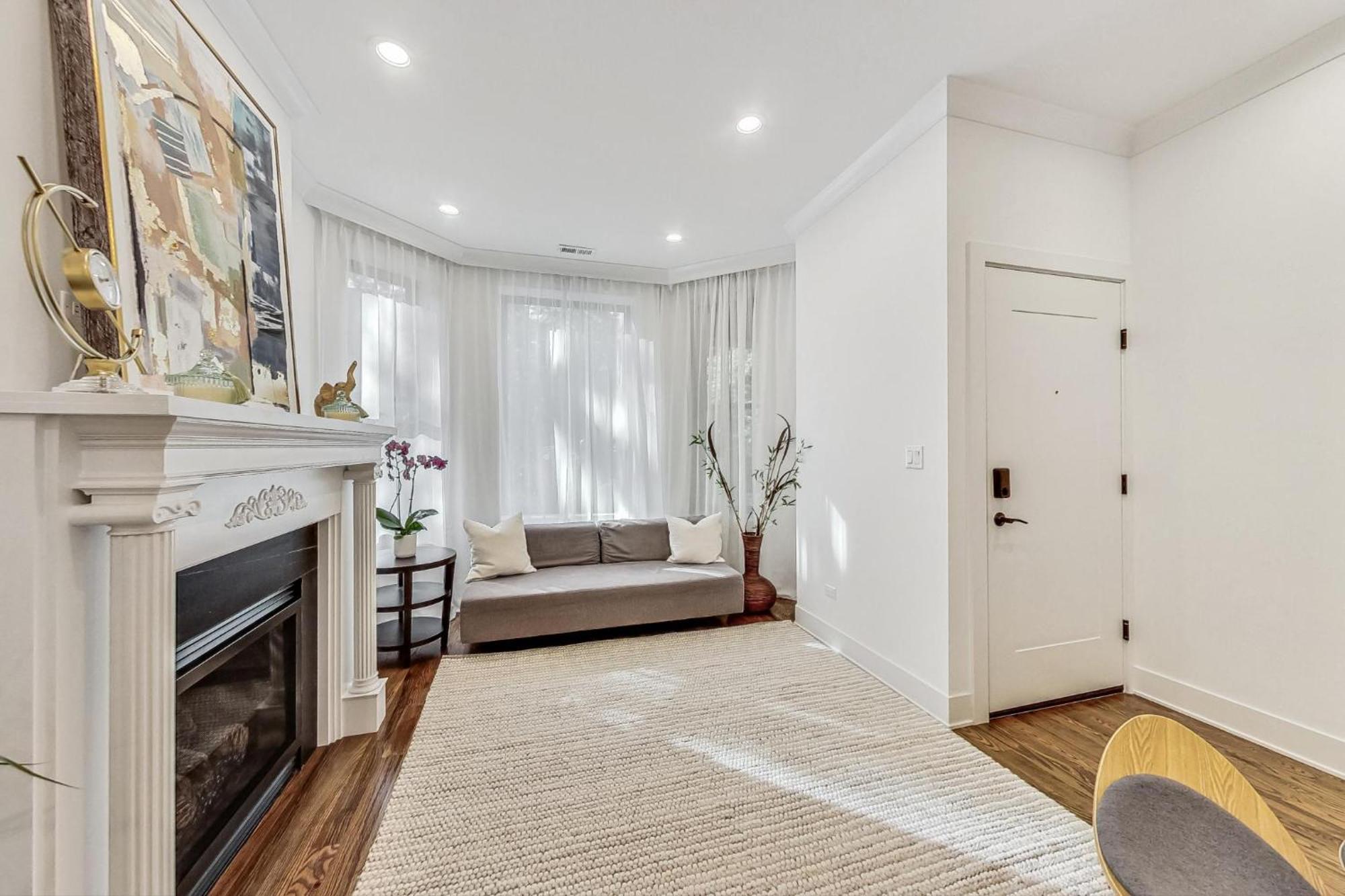 Apartment Luxurious Lincoln Park With Gourmet Kitchen *