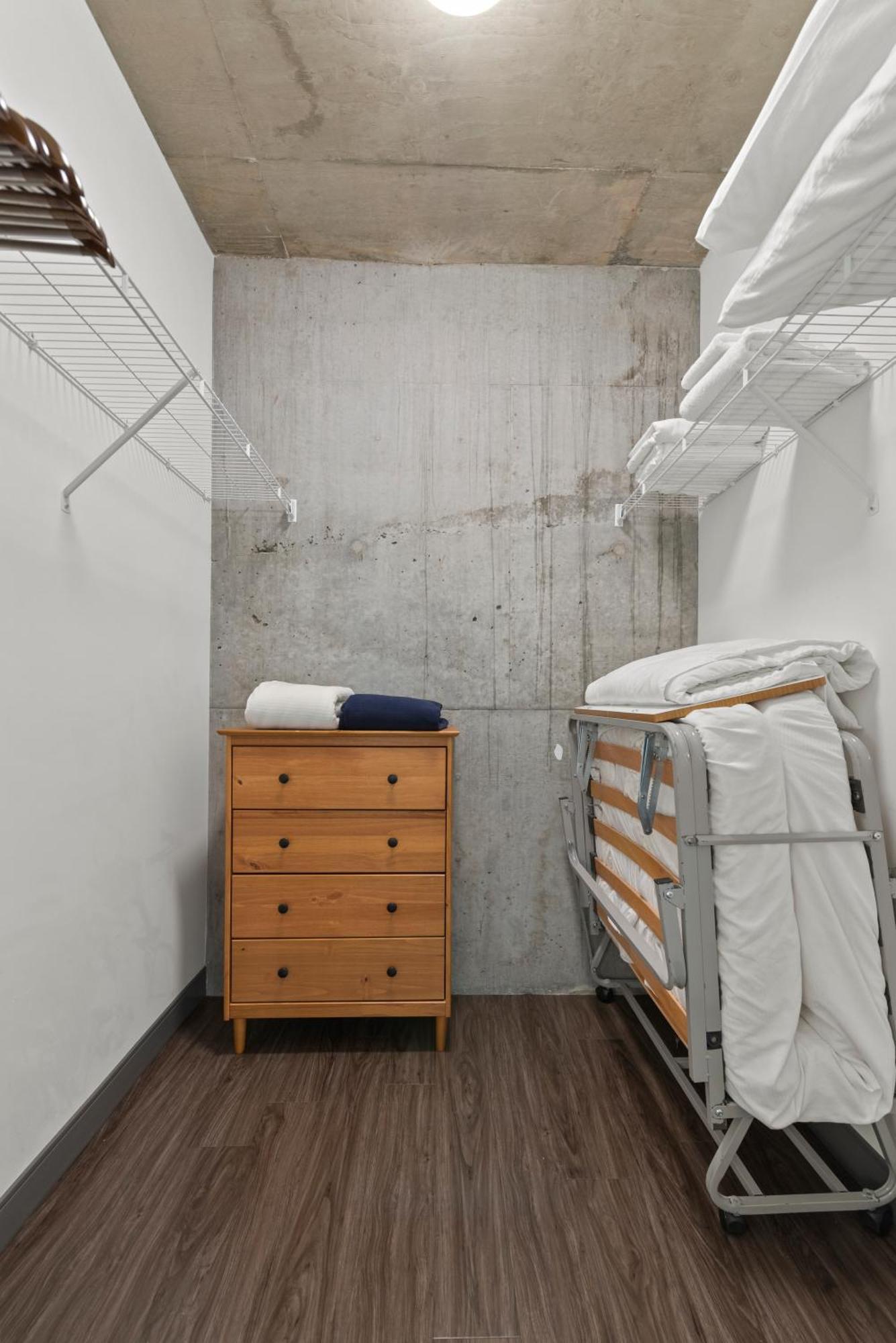 Linea Luxury Living With Indoor Pool And Rooftop Views In The Loop Apartment