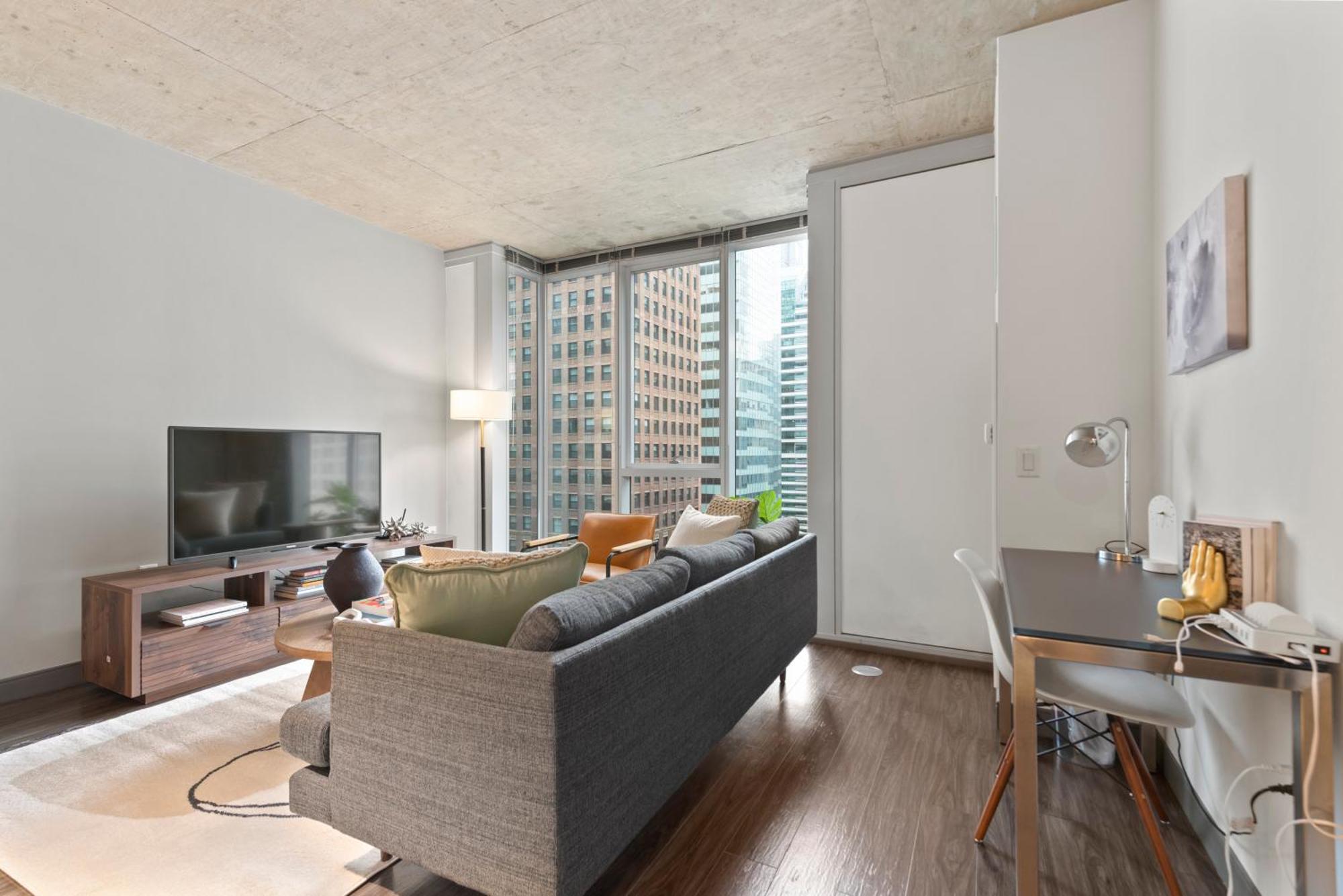 Linea Luxury Living With Indoor Pool And Rooftop Views In The Loop Apartment *