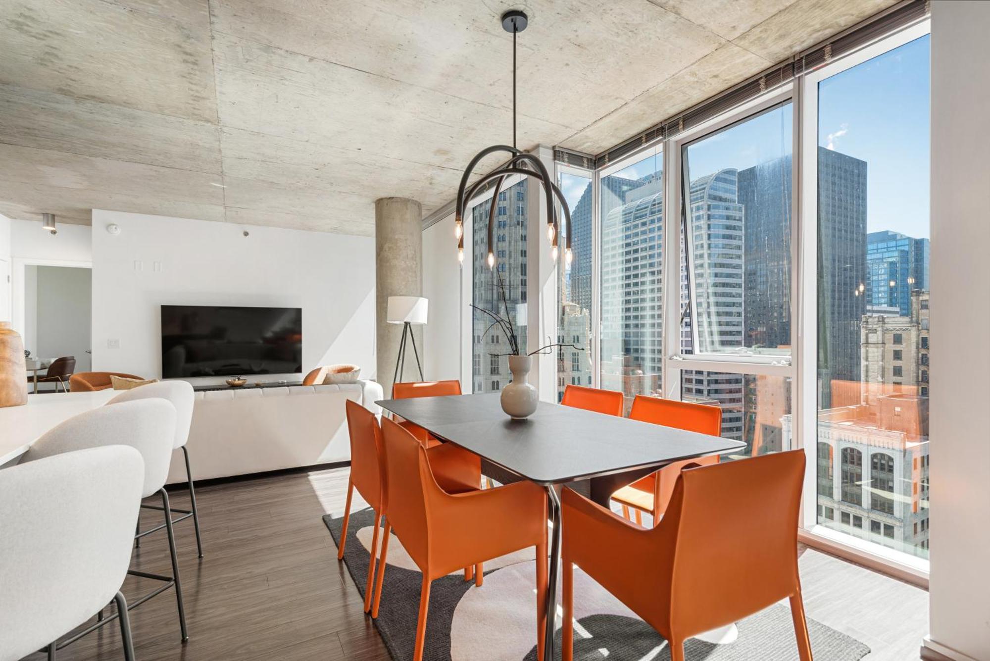 Linea Luxury Living With Indoor Pool And Rooftop Views In The Loop Apartment