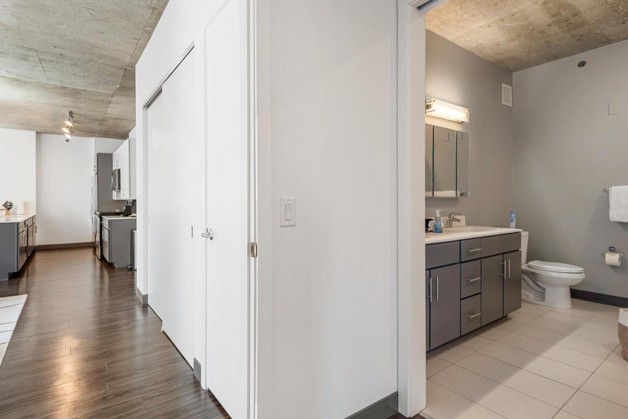 Linea Luxury Living With Indoor Pool And Rooftop Views In The Loop Chicago