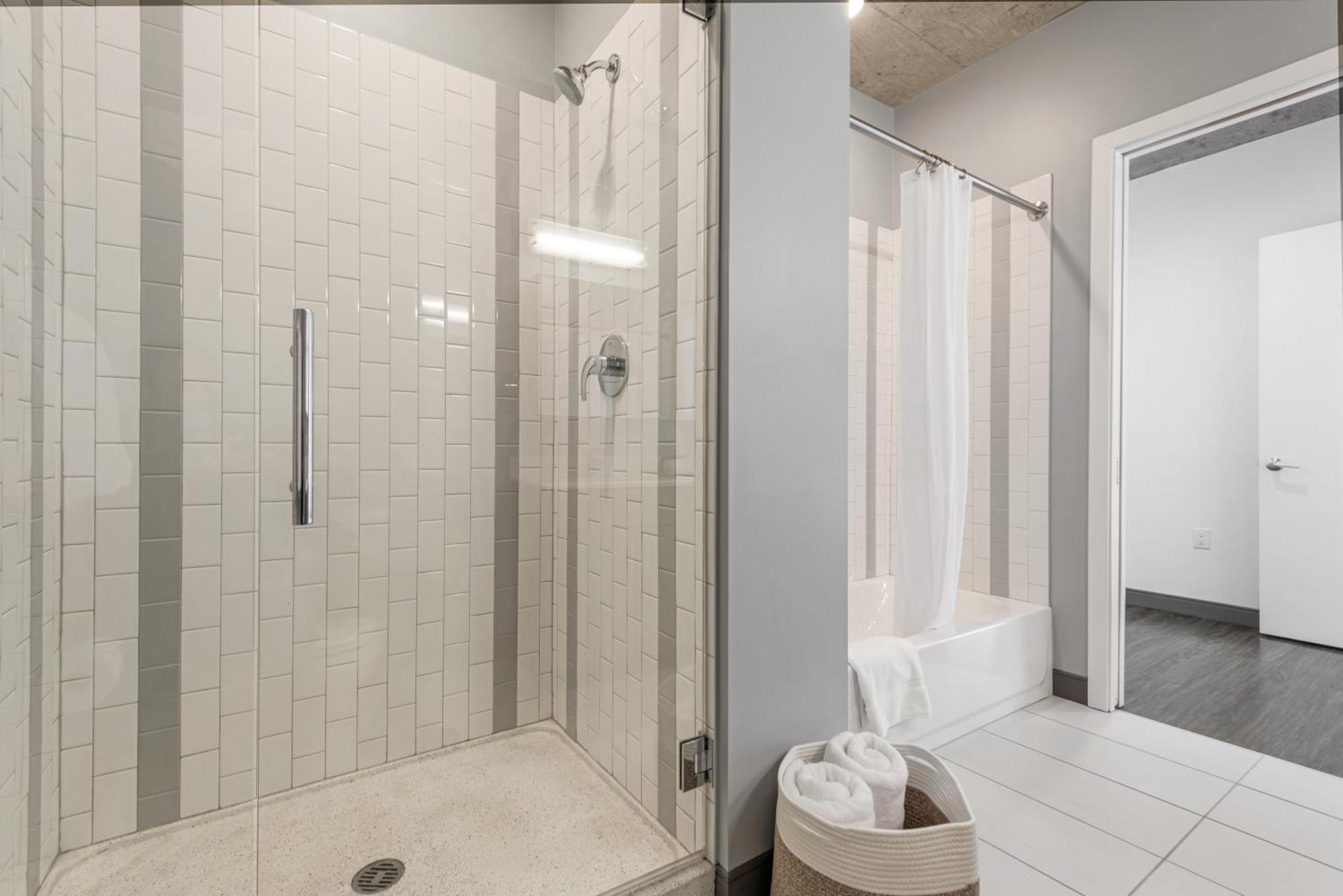 Linea Luxury Living With Indoor Pool And Rooftop Views In The Loop Apartment *