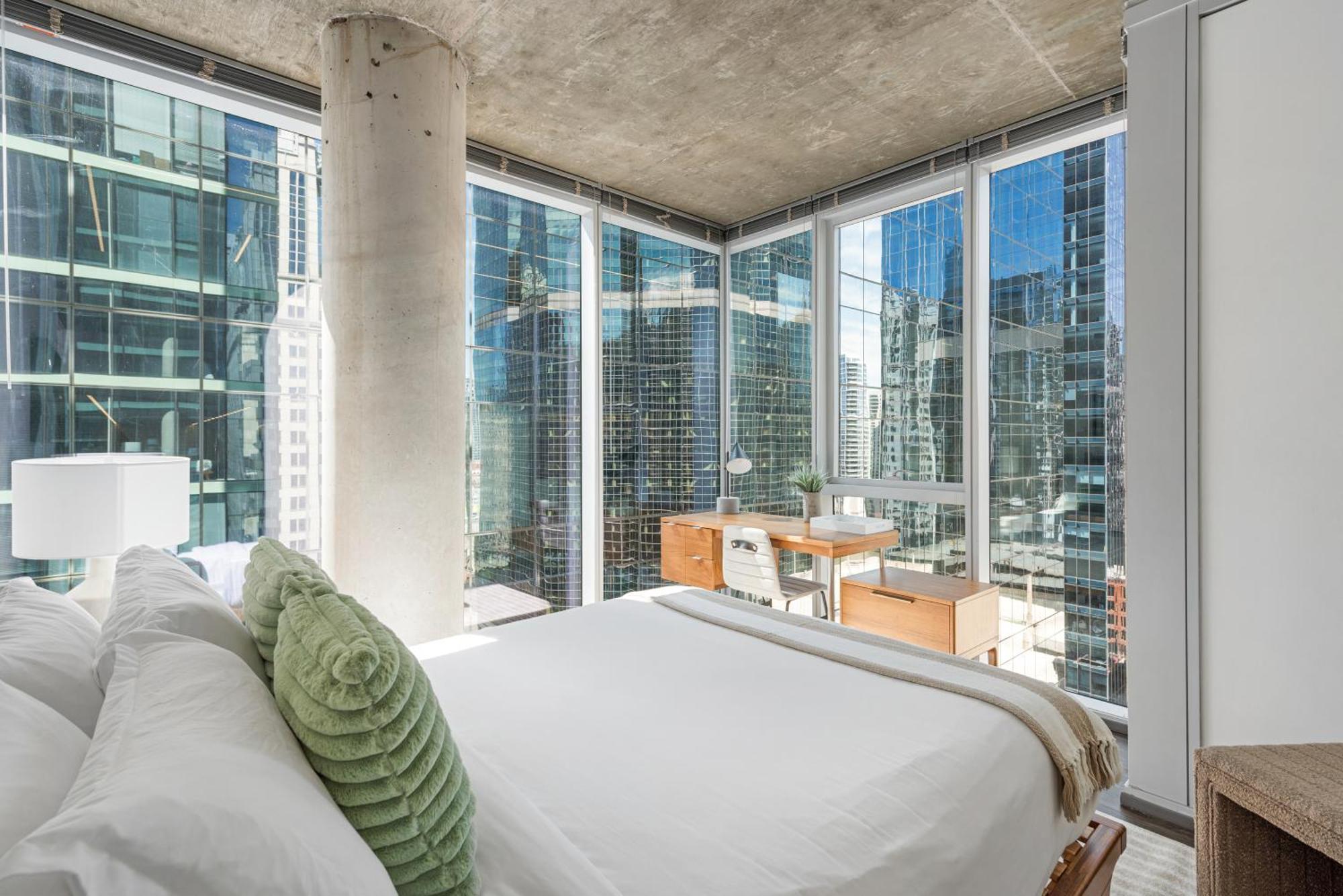 Linea Luxury Living With Indoor Pool And Rooftop Views In The Loop Chicago