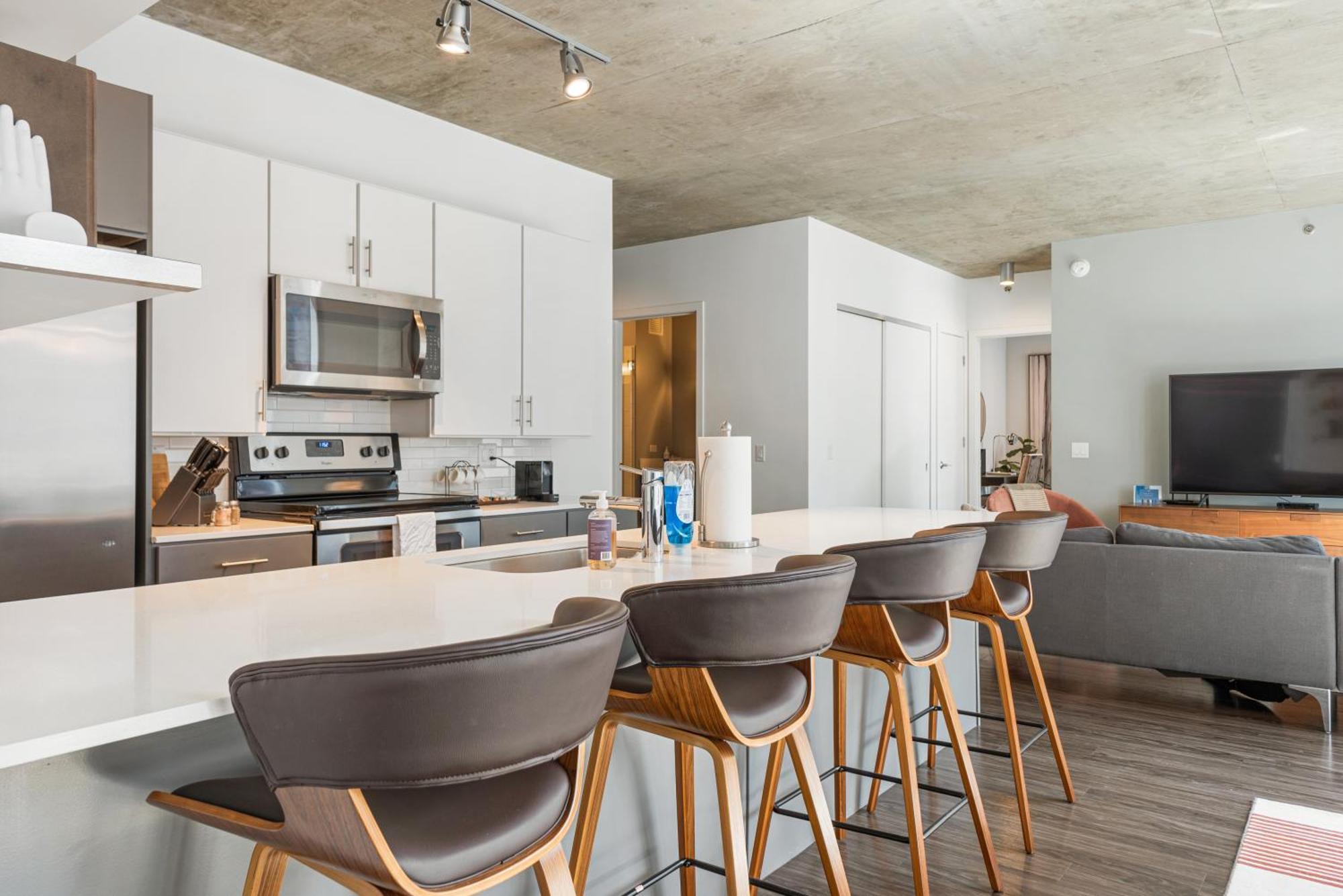 Linea Luxury Living With Indoor Pool And Rooftop Views In The Loop Apartment *