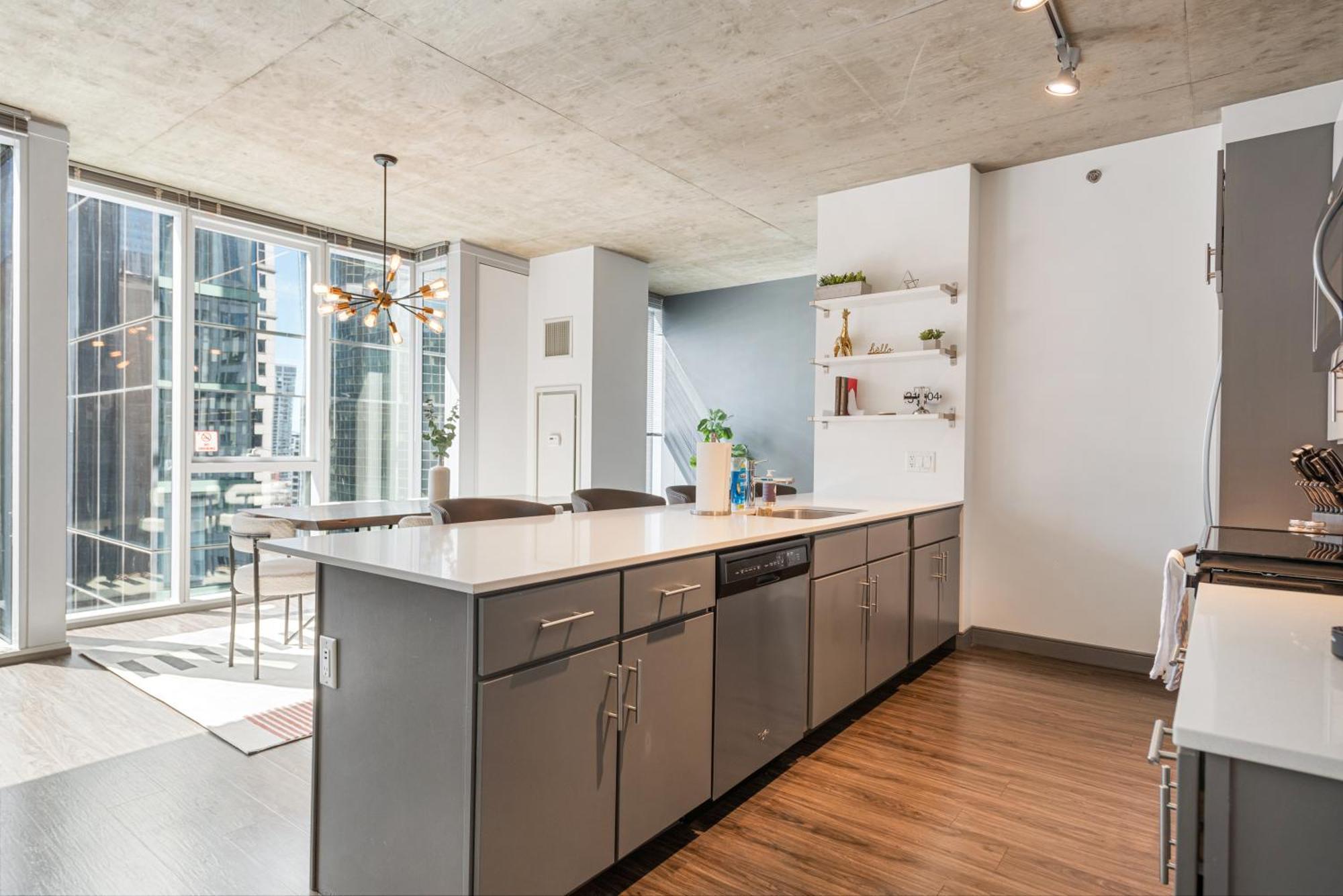 Linea Luxury Living With Indoor Pool And Rooftop Views In The Loop Apartment *