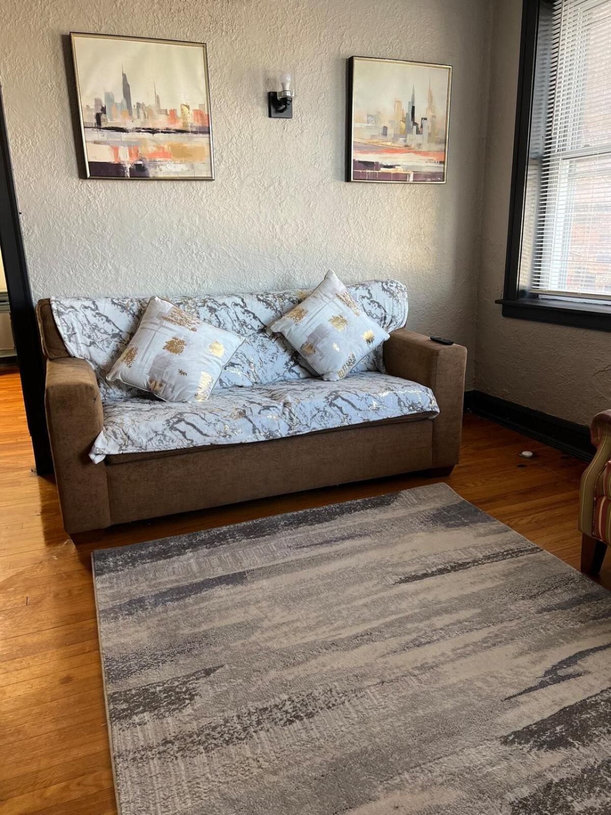 Midway Hideaway -cozy 1br- Parking * Chicago