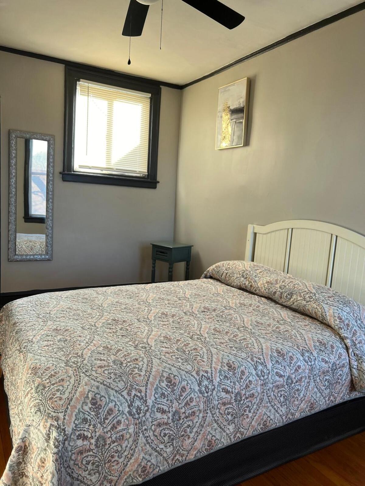 Apartment Midway Hideaway -cozy 1br- Parking *