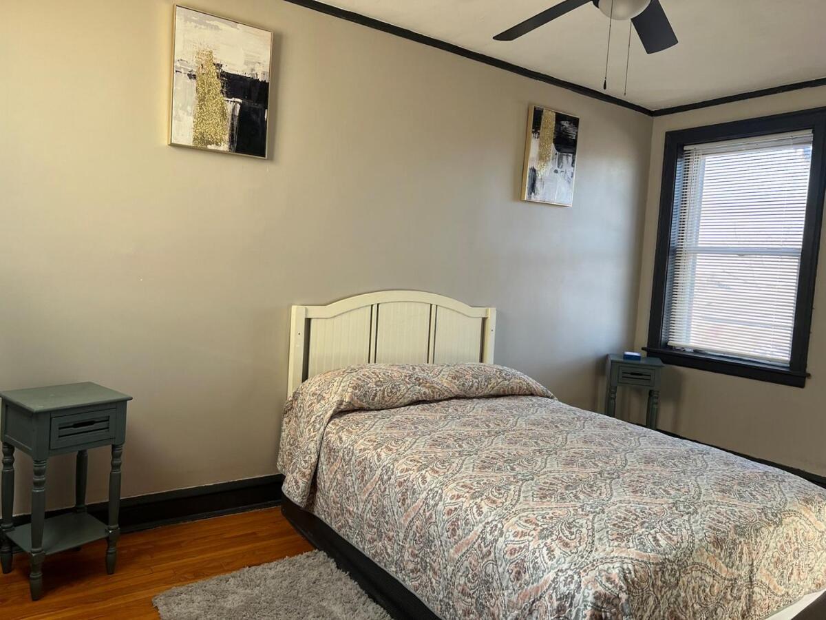Midway Hideaway -cozy 1br- Parking * Chicago