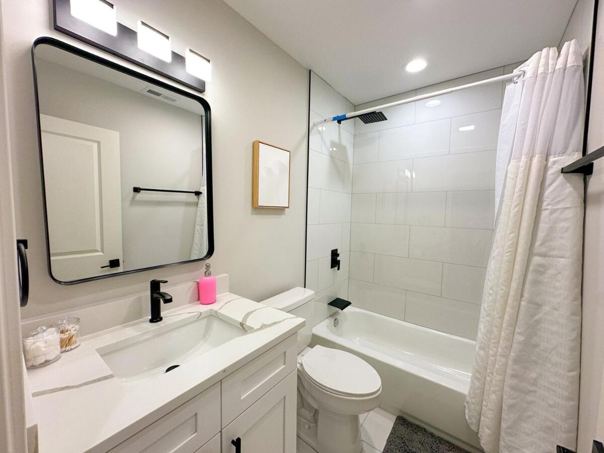 Spacious 3Br Family Oasis Sleeps 8 With Free Parking Near Medical District, Douglas Park And University Of Illinois Chicago Chicago
