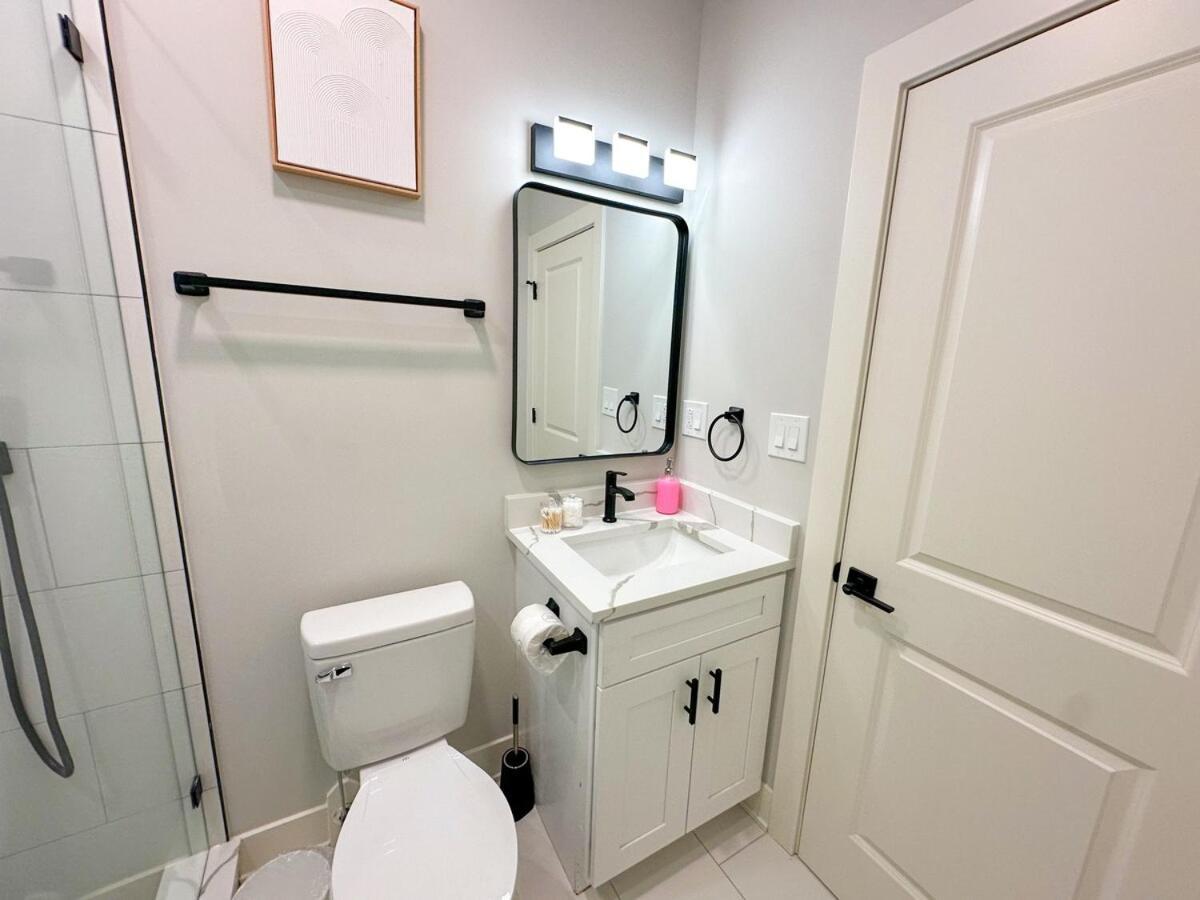 Spacious 3Br Family Oasis Sleeps 8 With Free Parking Near Medical District, Douglas Park And University Of Illinois Chicago *