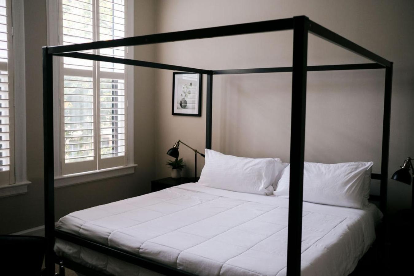 1 Rated 4br Lincoln Park House - King Bed Holiday home Chicago