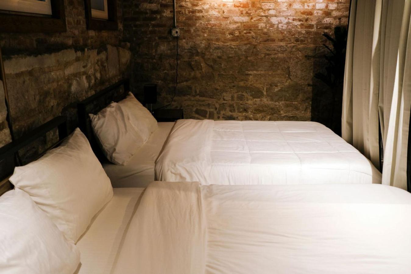 1 Rated 4br Lincoln Park House - King Bed