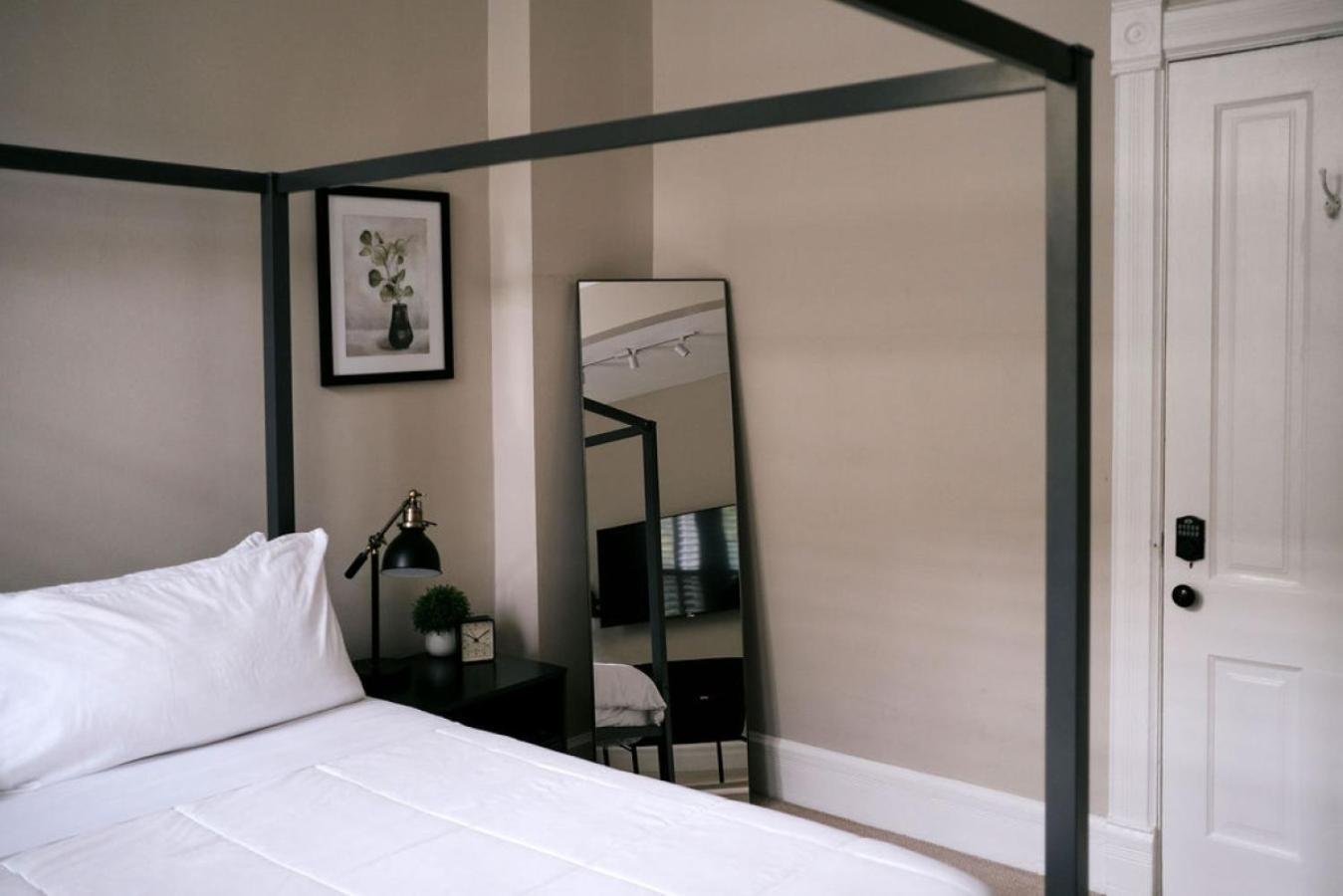 Holiday home 1 Rated 4br Lincoln Park House - King Bed