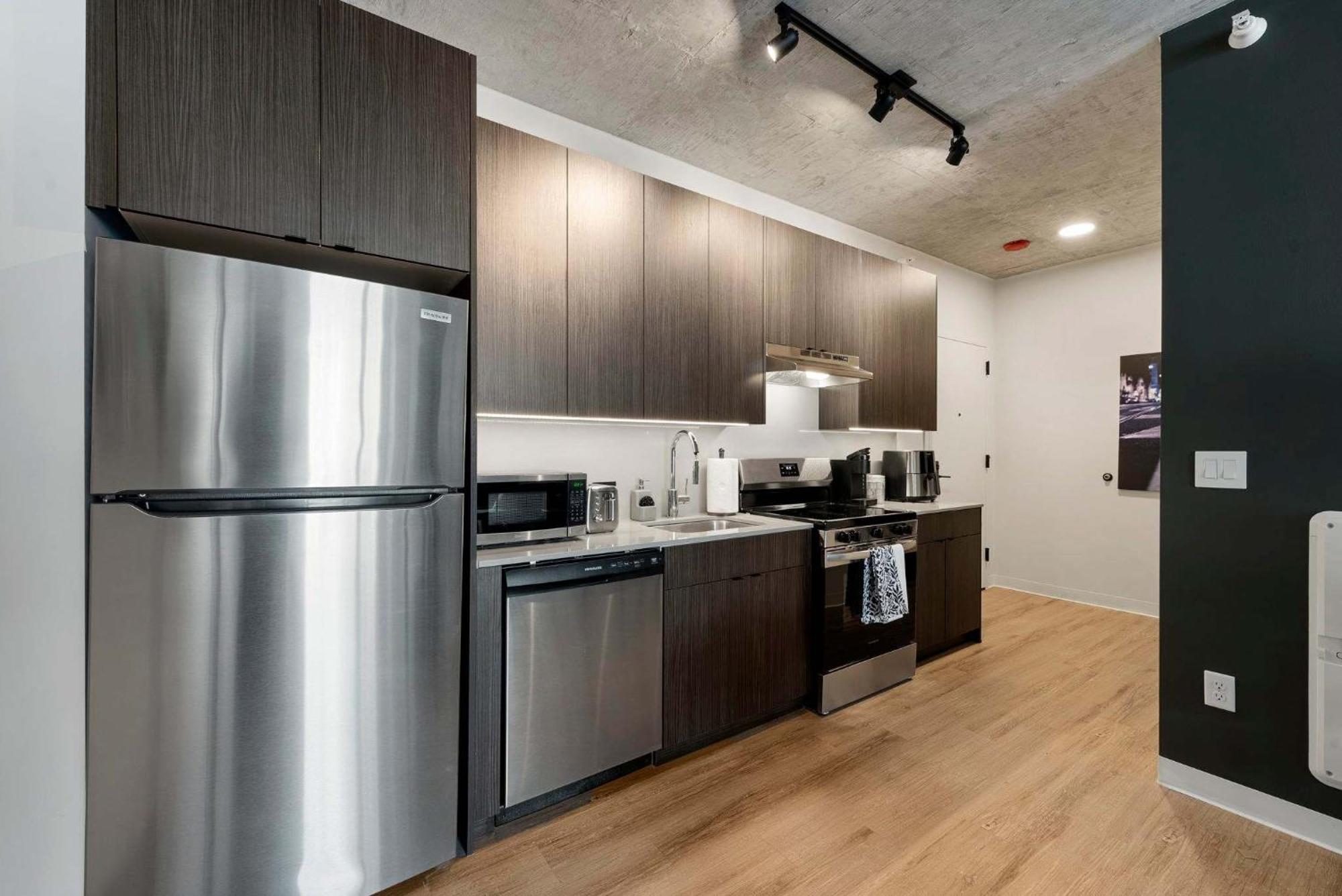 Lux 3 Bed 3 Bath High Rise With Gym & Amenities * Chicago