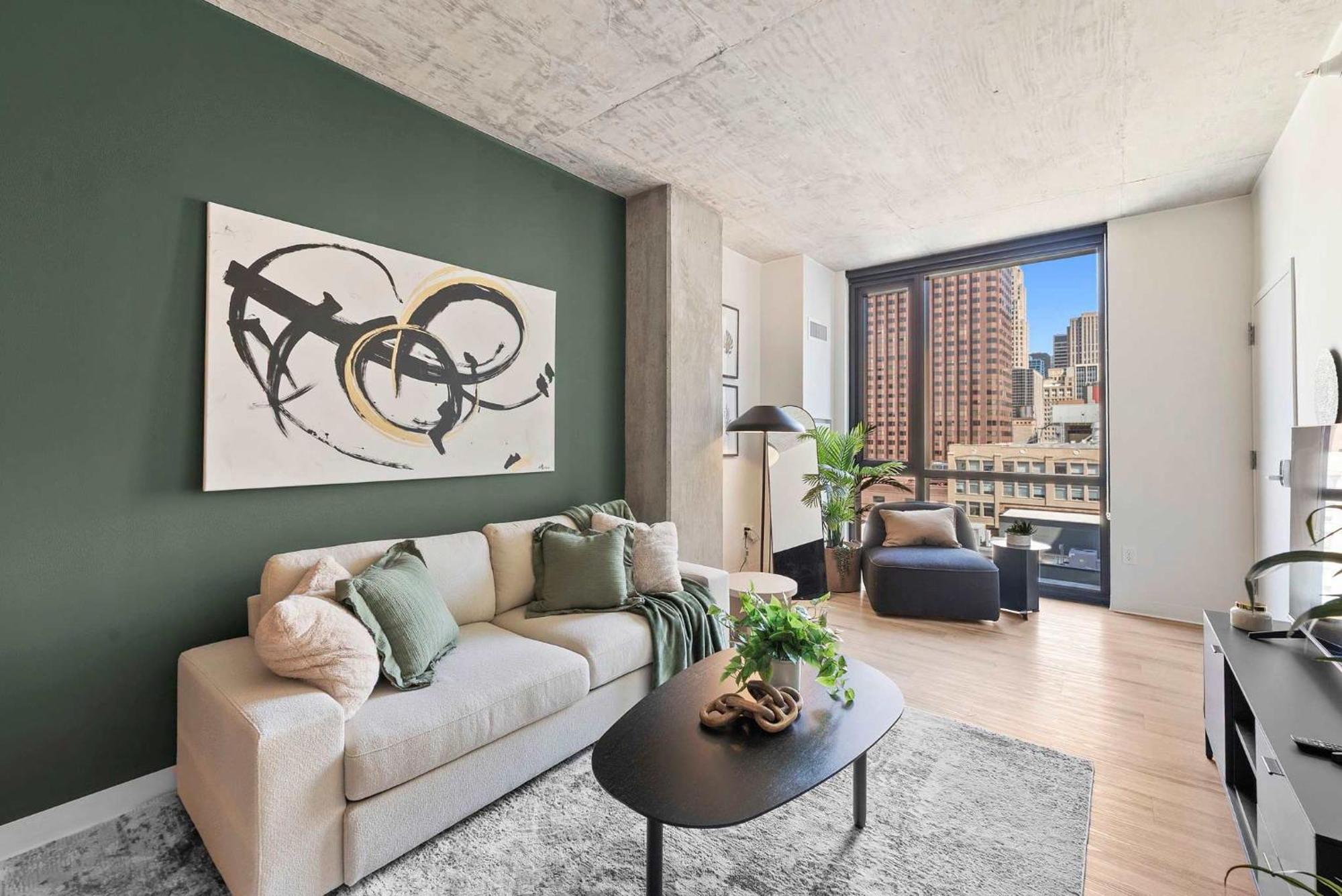 Lux 3 Bed 3 Bath High Rise With Gym & Amenities Apartment *