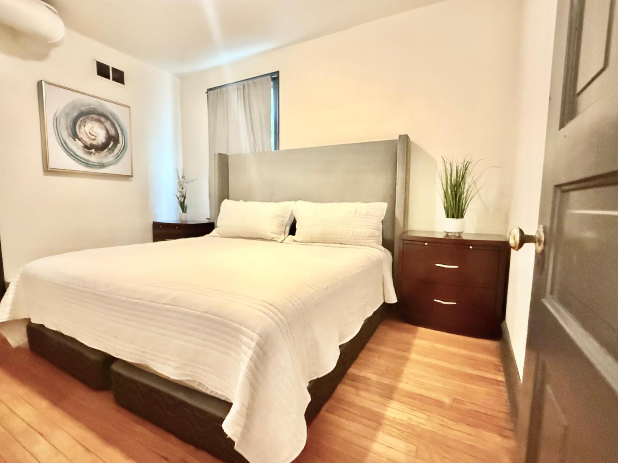 Apartment Midway Hideaway -cozy 1br- Parking Chicago