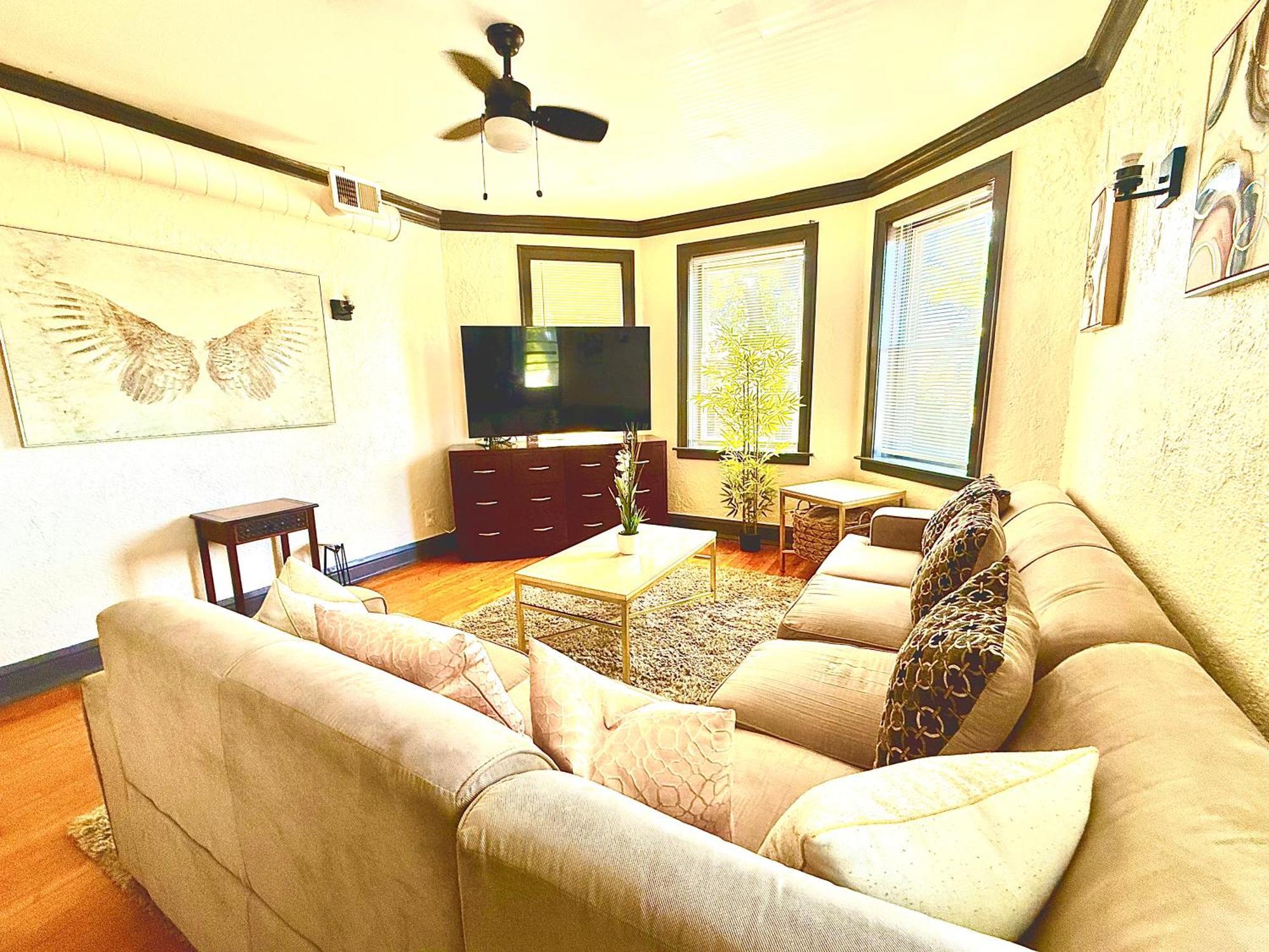 Apartment Midway Hideaway -cozy 1br- Parking *