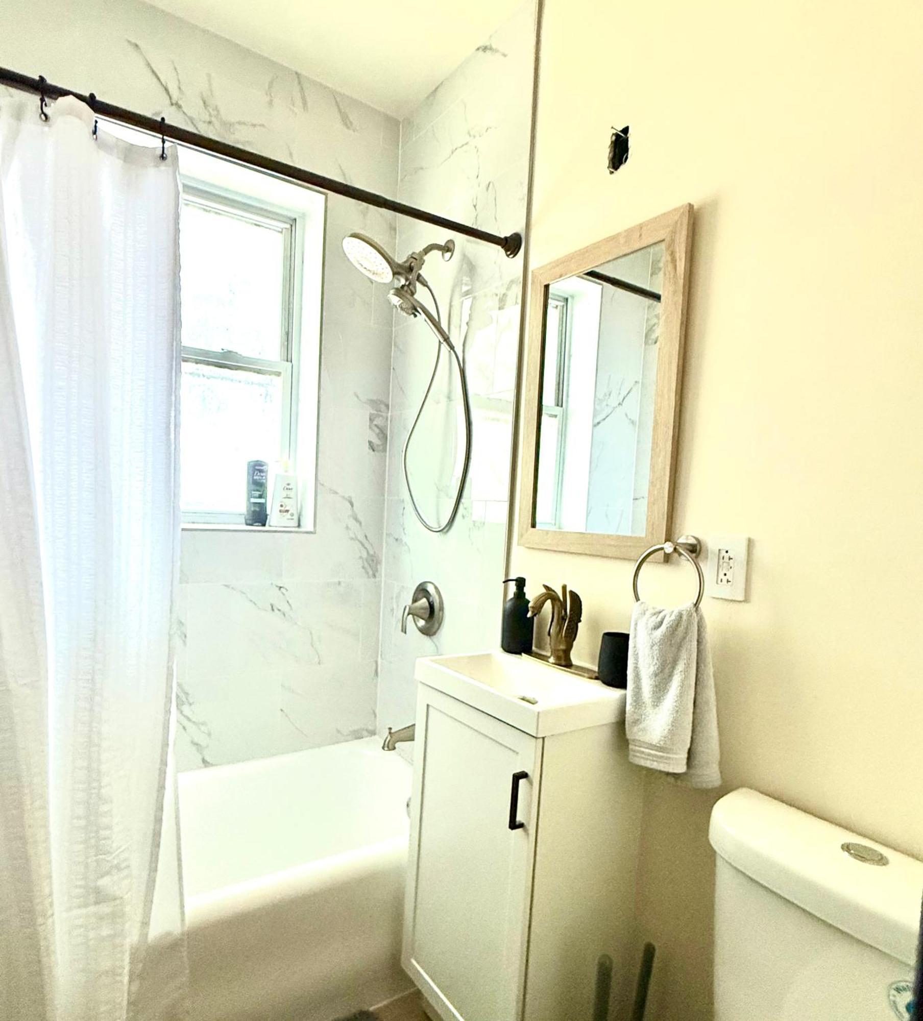 Midway Hideaway -cozy 1br- Parking * Chicago