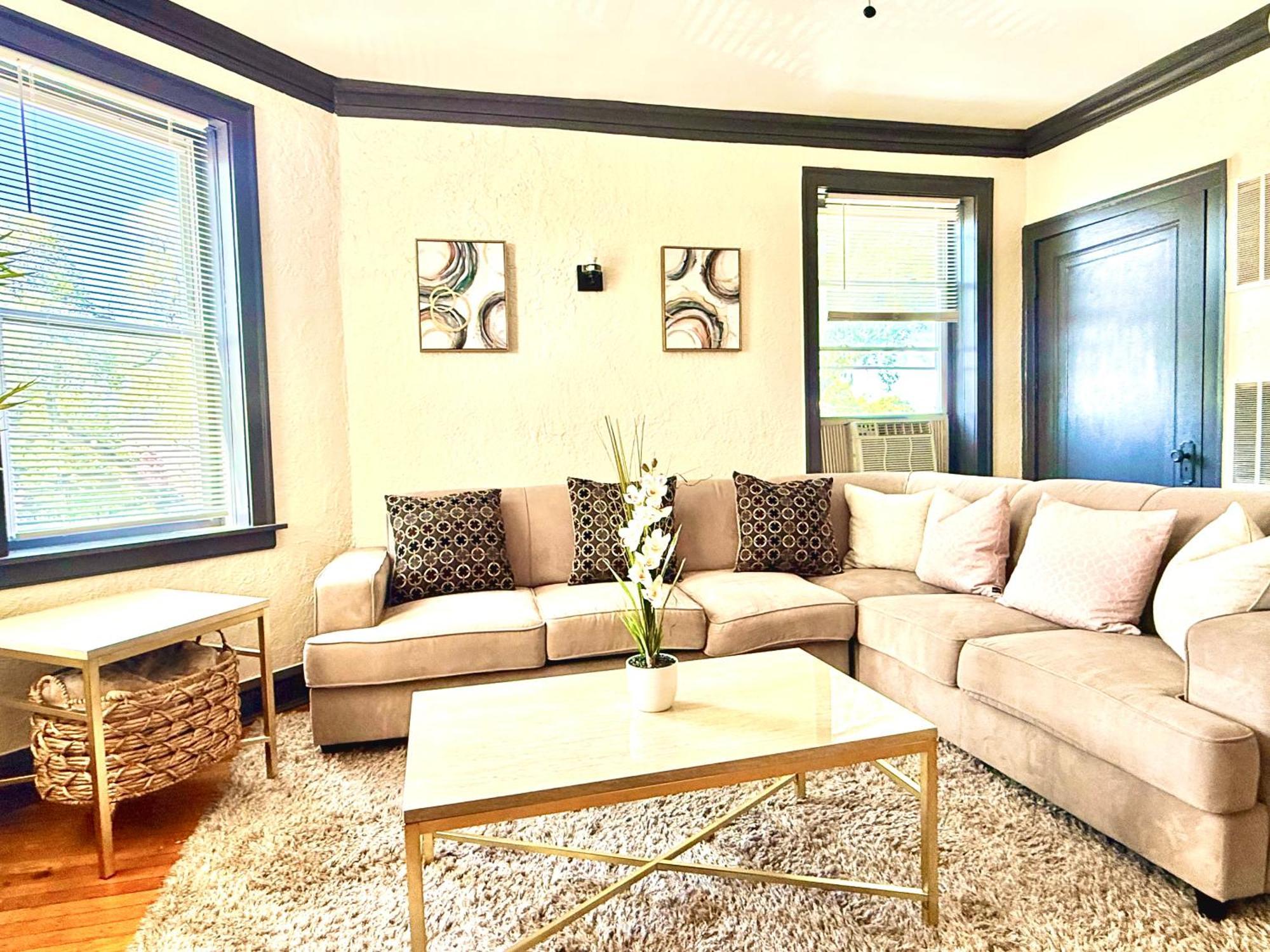 Midway Hideaway -cozy 1br- Parking Apartment Chicago