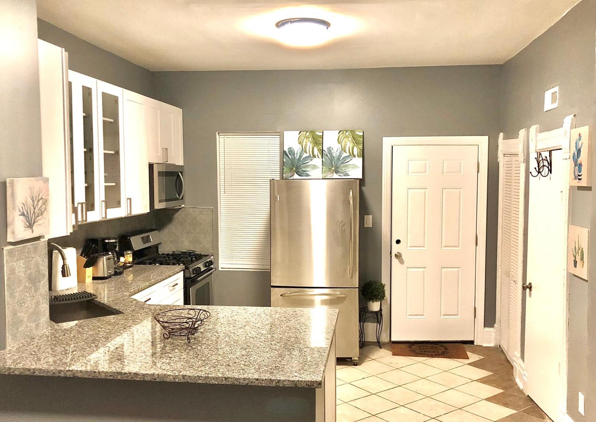 Apartment Urban Coach Penthouse - Near Train, Medical District, And Downtown Chicago