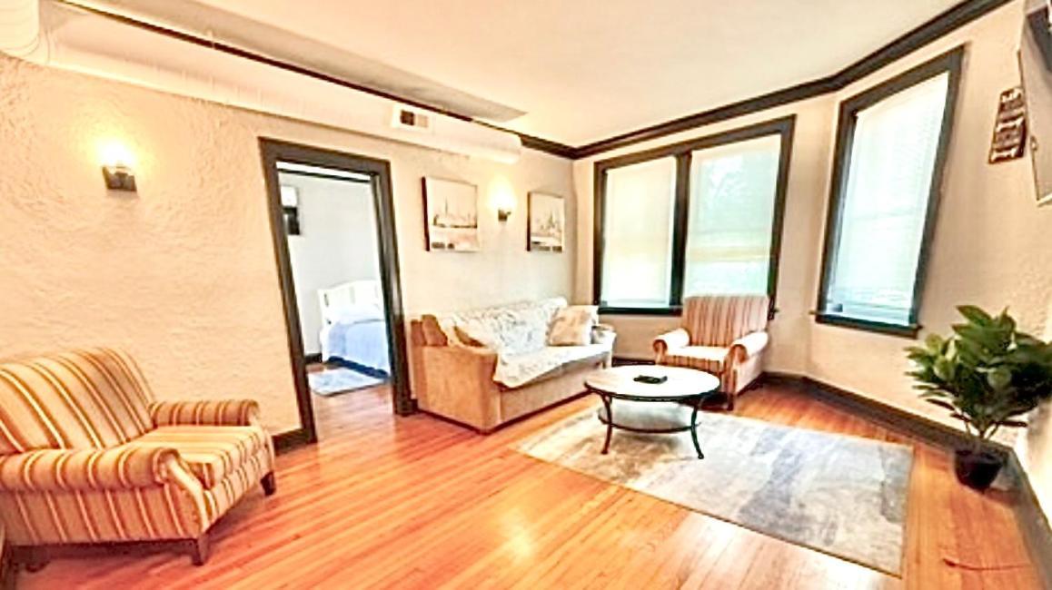 Apartment Quiet 1br, Eat-in Kitchen, Close To Midway *