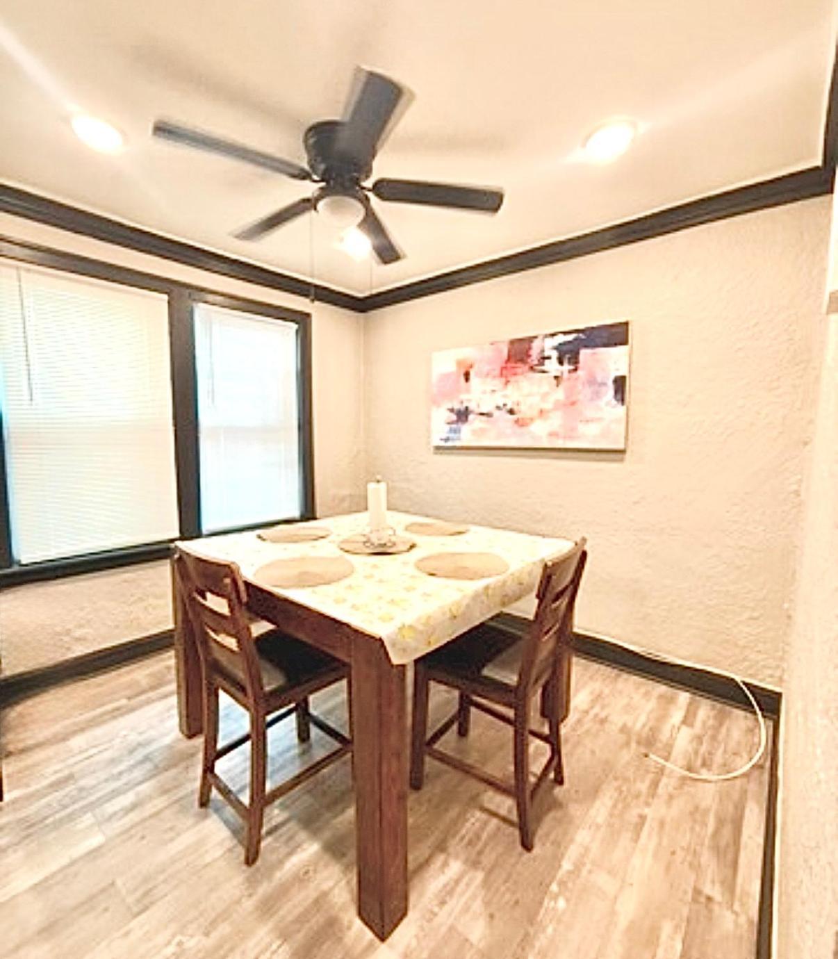Quiet 1br, Eat-in Kitchen, Close To Midway *