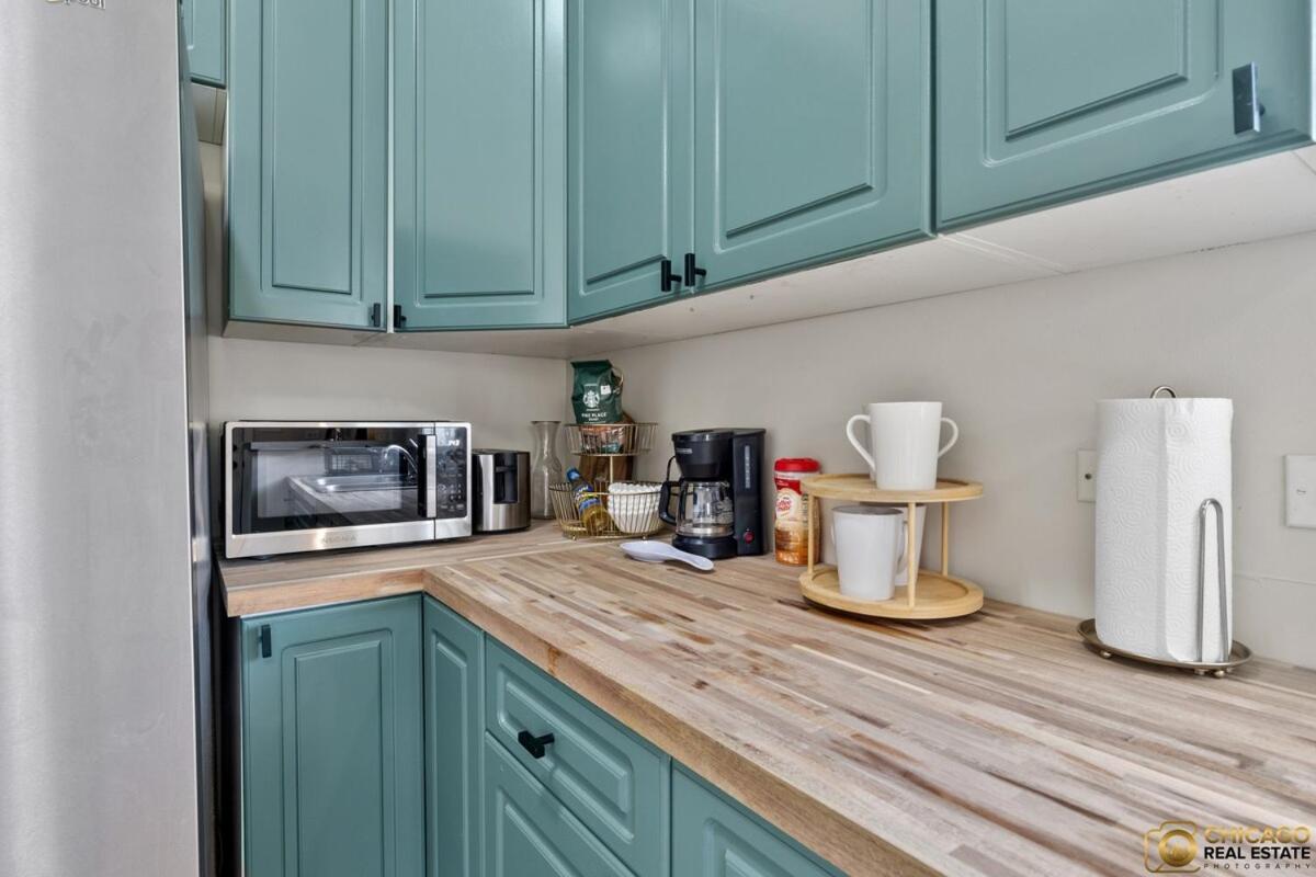 Prime Location Retreat 4 Bedrooms W Parking Appartement *