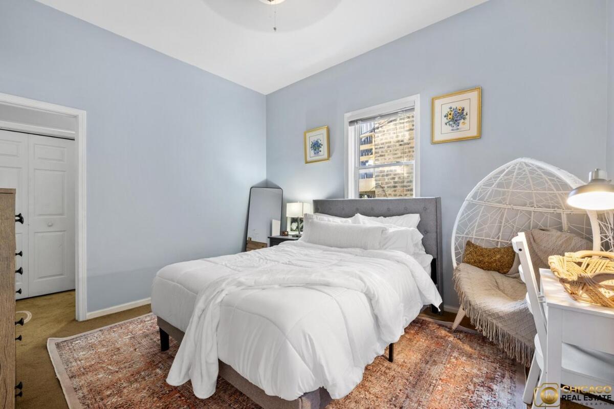 Prime Location Retreat 4 Bedrooms W Parking