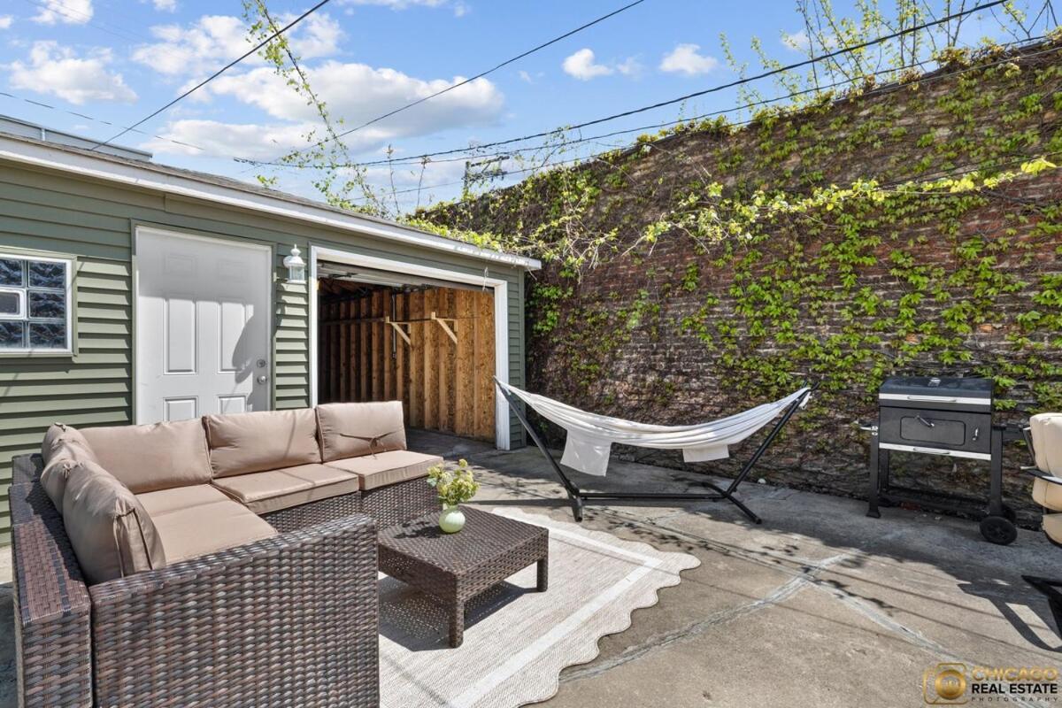 Prime Location Retreat 4 Bedrooms W Parking *