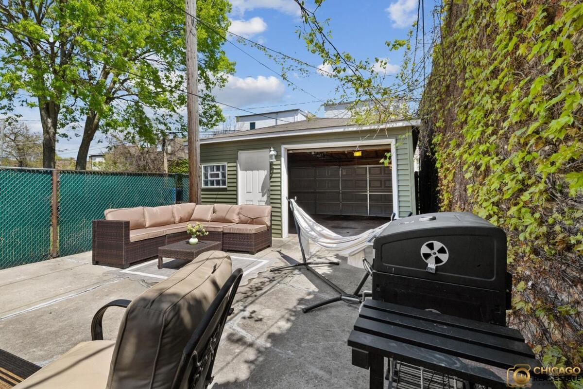 Prime Location Retreat 4 Bedrooms W Parking *