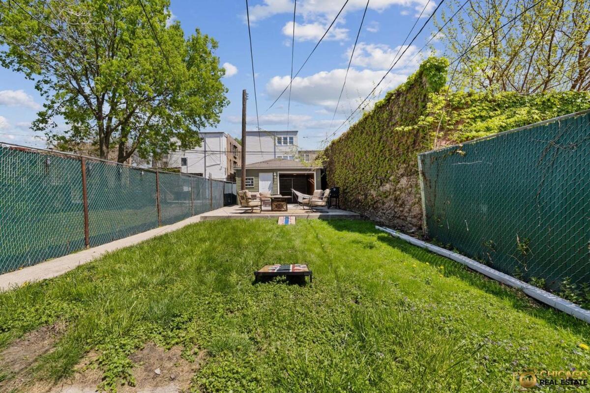 Prime Location Retreat 4 Bedrooms W Parking *