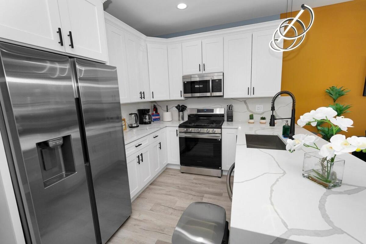 Spacious 3br Family Oasis Sleeps 8 With Free Parking Near Medical District, Douglas Park And Of Illinois Apartment