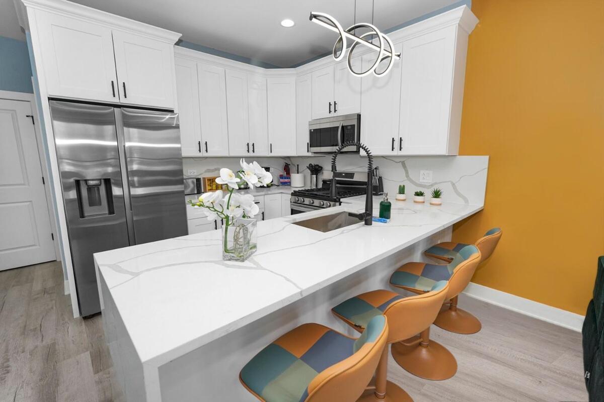 Apartment Spacious 3br Family Oasis Sleeps 8 With Free Parking Near Medical District, Douglas Park And Of Illinois