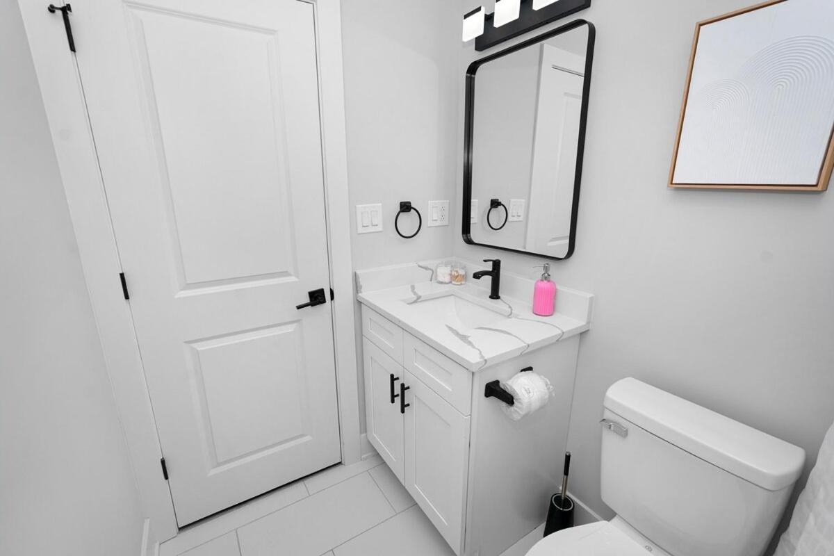 Spacious 3br Family Oasis Sleeps 8 With Free Parking Near Medical District, Douglas Park And Of Illinois Apartment Chicago