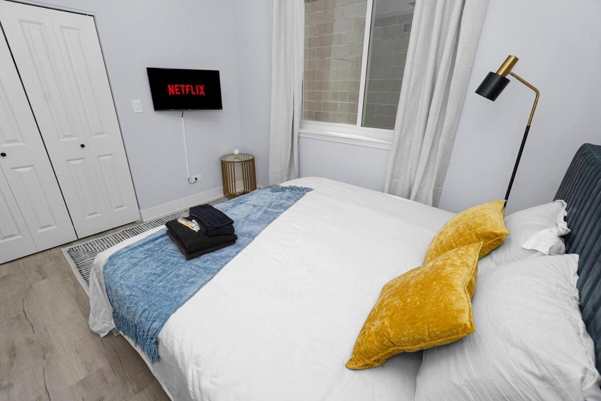 Apartment Spacious 3br Family Oasis Sleeps 8 With Free Parking Near Medical District, Douglas Park And Of Illinois *