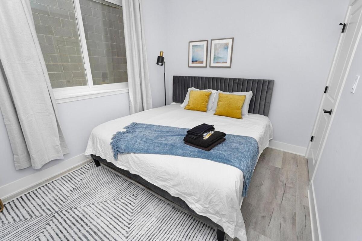 Apartment Spacious 3br Family Oasis Sleeps 8 With Free Parking Near Medical District, Douglas Park And Of Illinois *