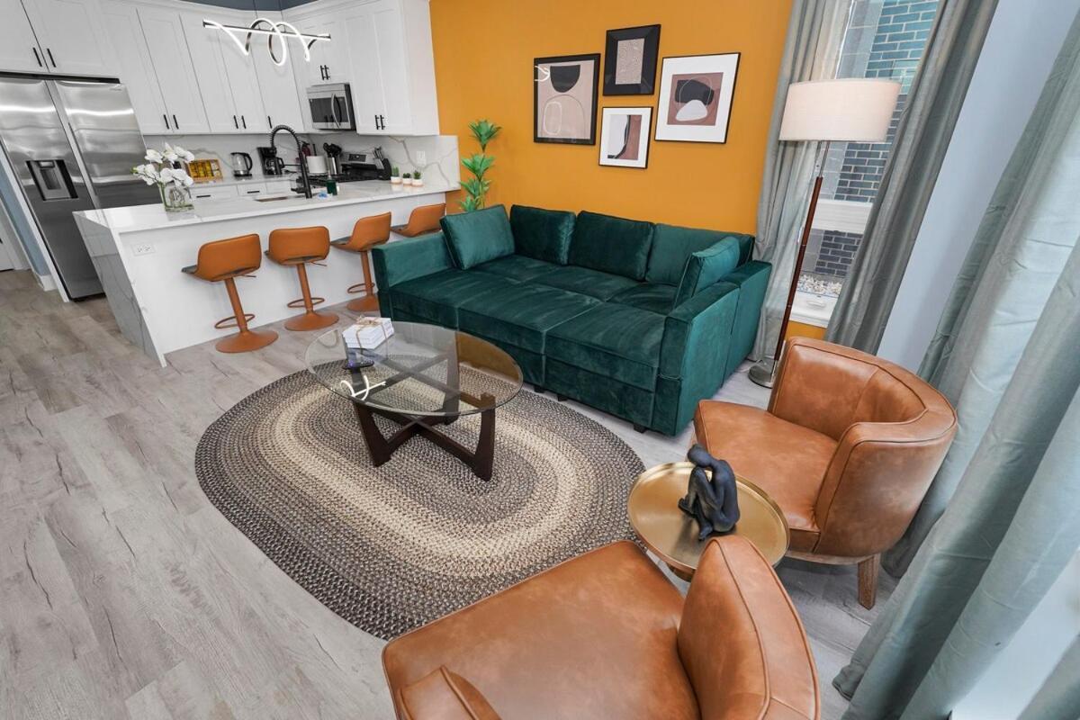 Spacious 3br Family Oasis Sleeps 8 With Free Parking Near Medical District, Douglas Park And Of Illinois Apartment *