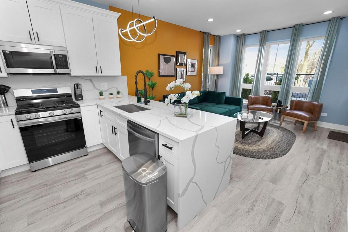 Spacious 3br Family Oasis Sleeps 8 With Free Parking Near Medical District, Douglas Park And Of Illinois Apartment Chicago